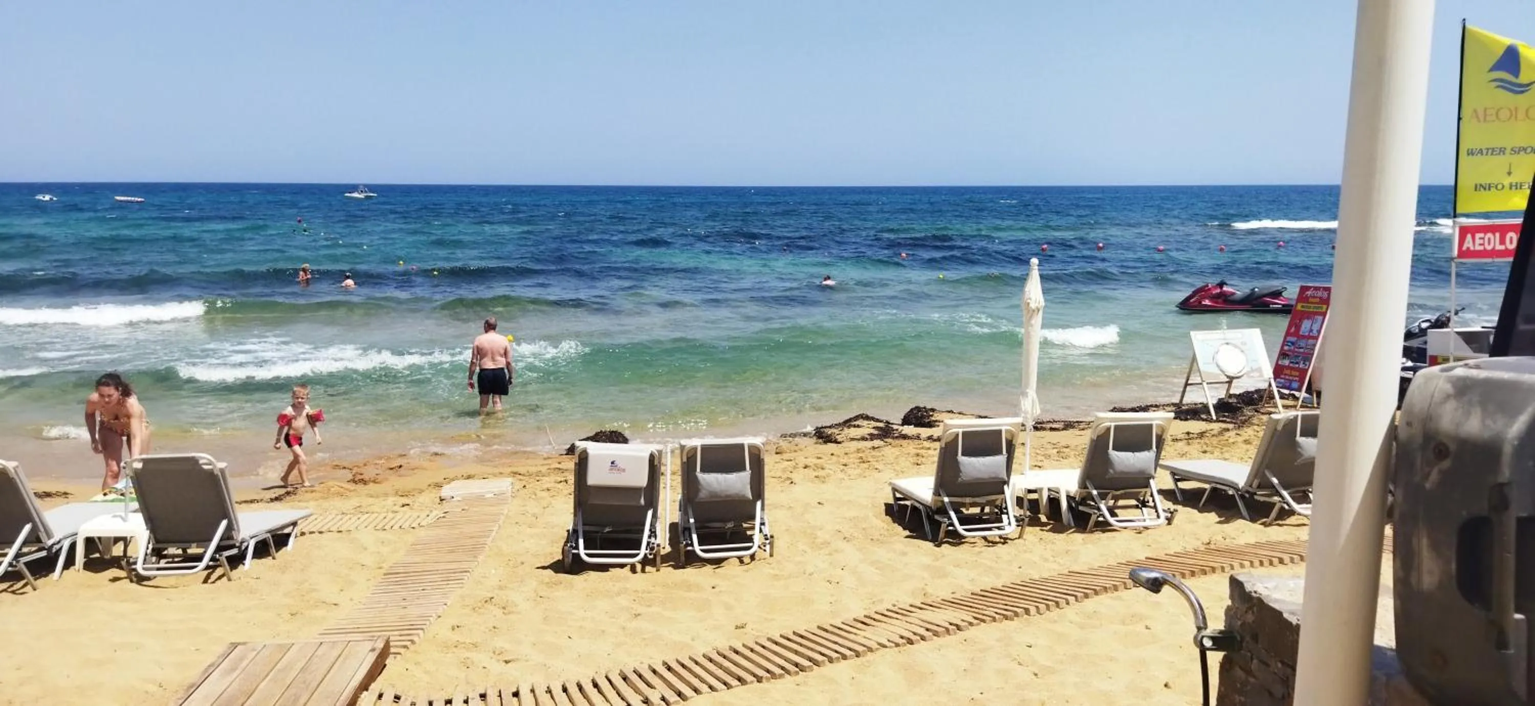 Cleo Rooms 250m from the beach