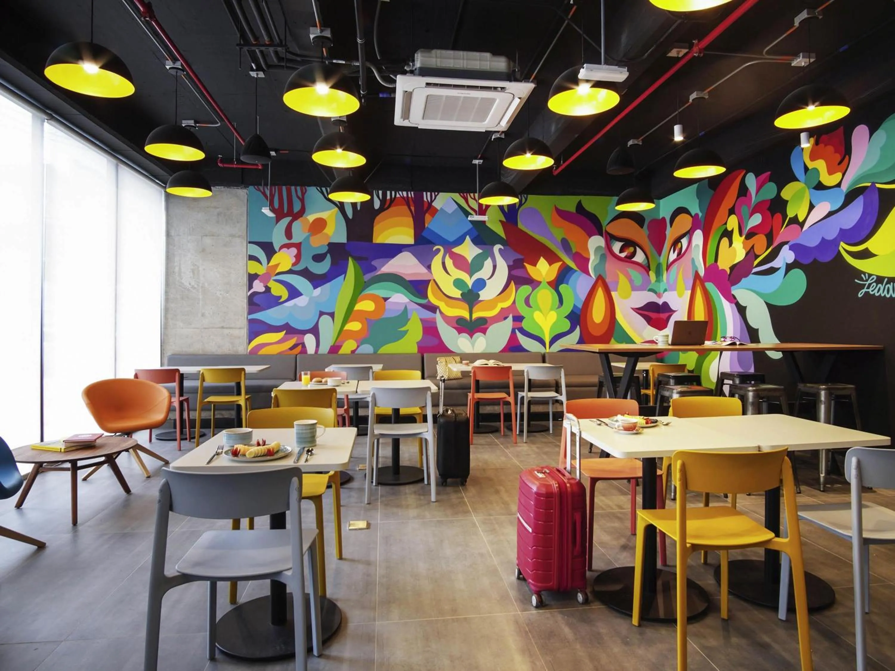 Restaurant/places to eat in ibis budget Bogota Marly