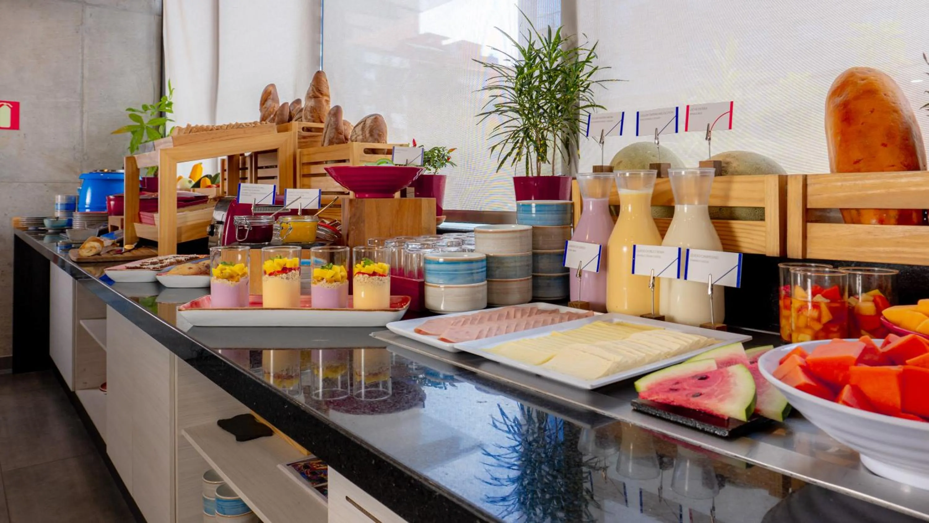 Breakfast in ibis budget Bogota Marly