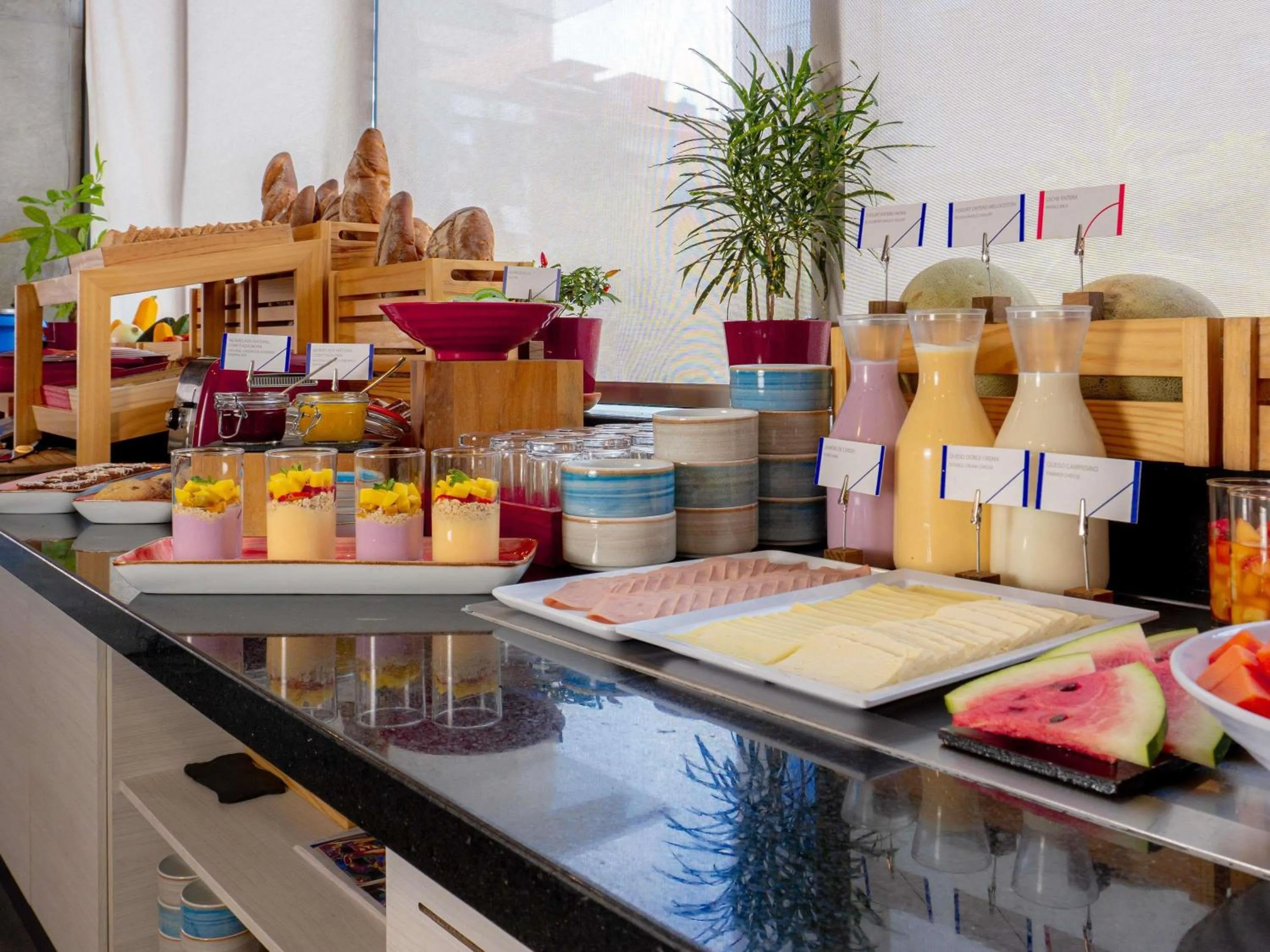 Restaurant/places to eat in ibis budget Bogota Marly