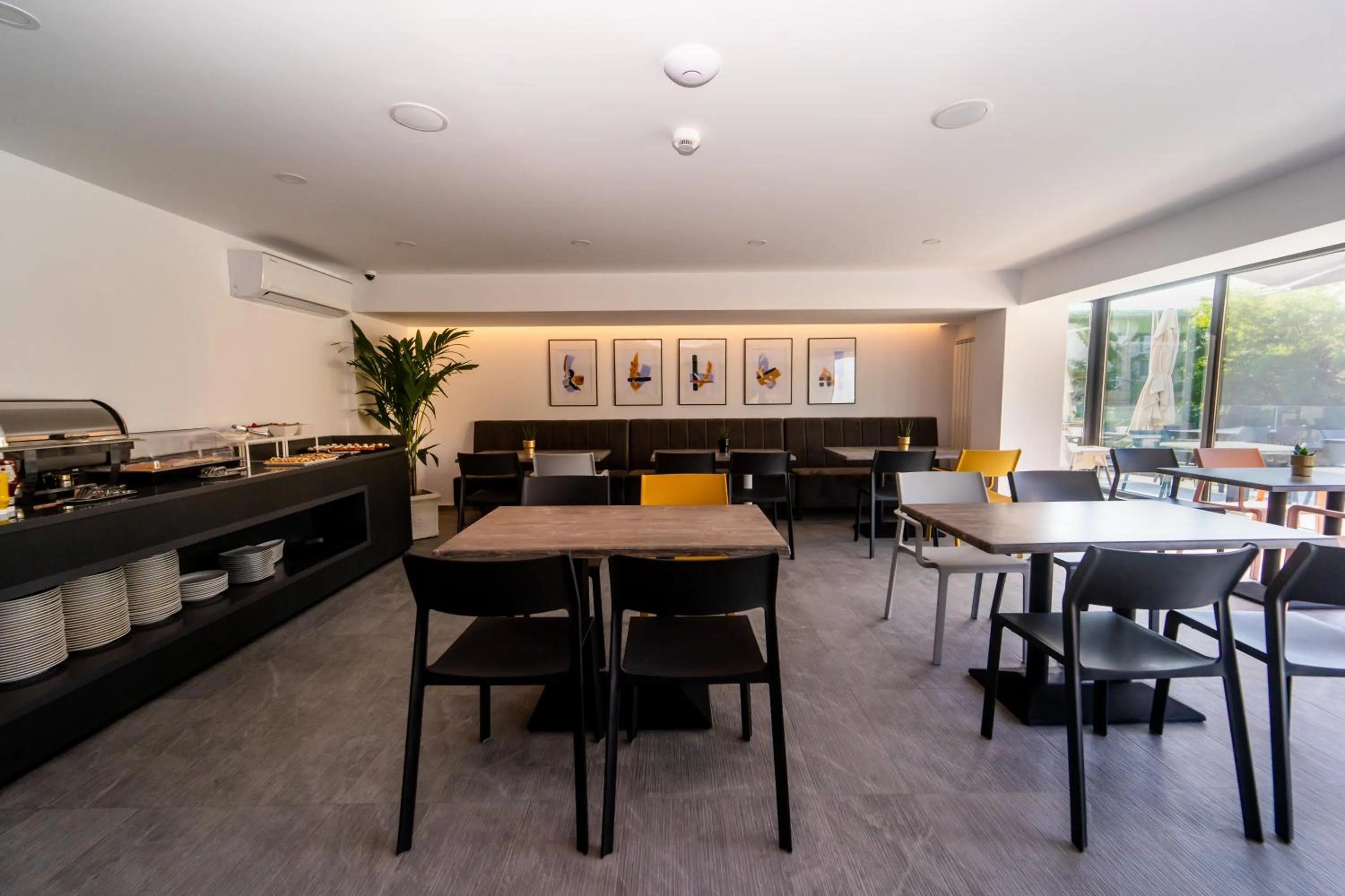 Restaurant/places to eat in Hotel Vigo