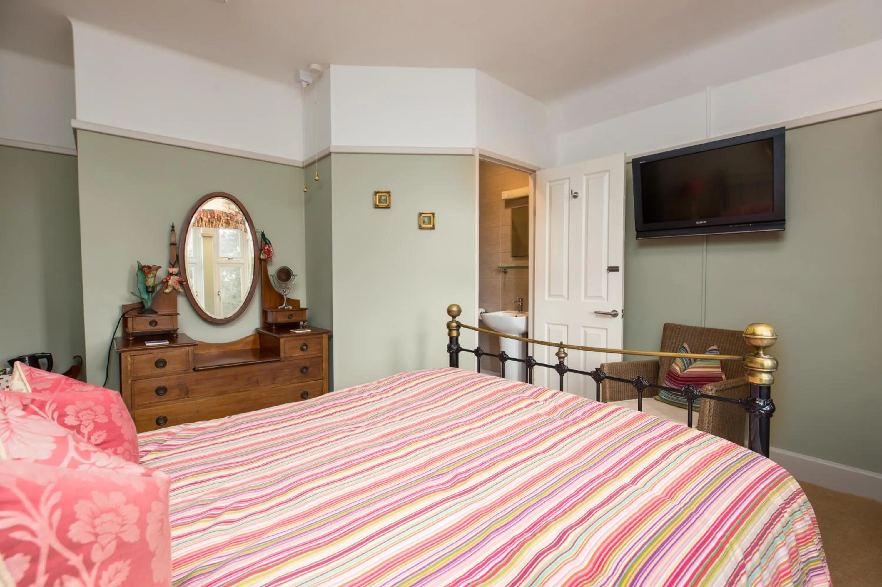 Bed in Chestnut Grove Bed And Breakfast