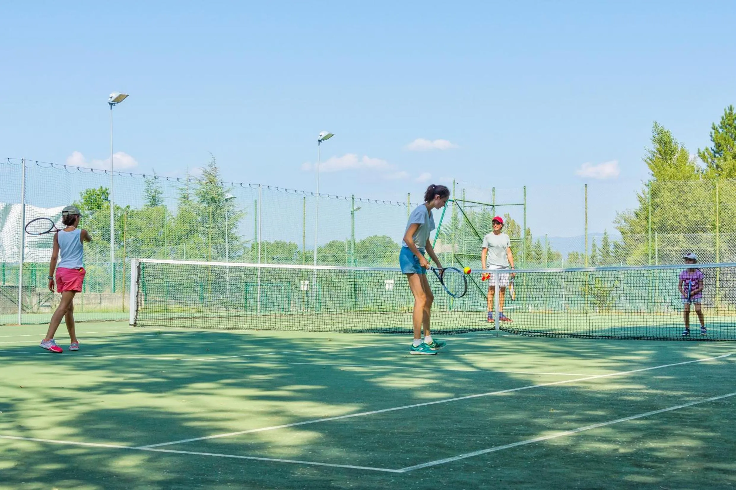 Tennis court in SOWELL HOTELS Ardèche