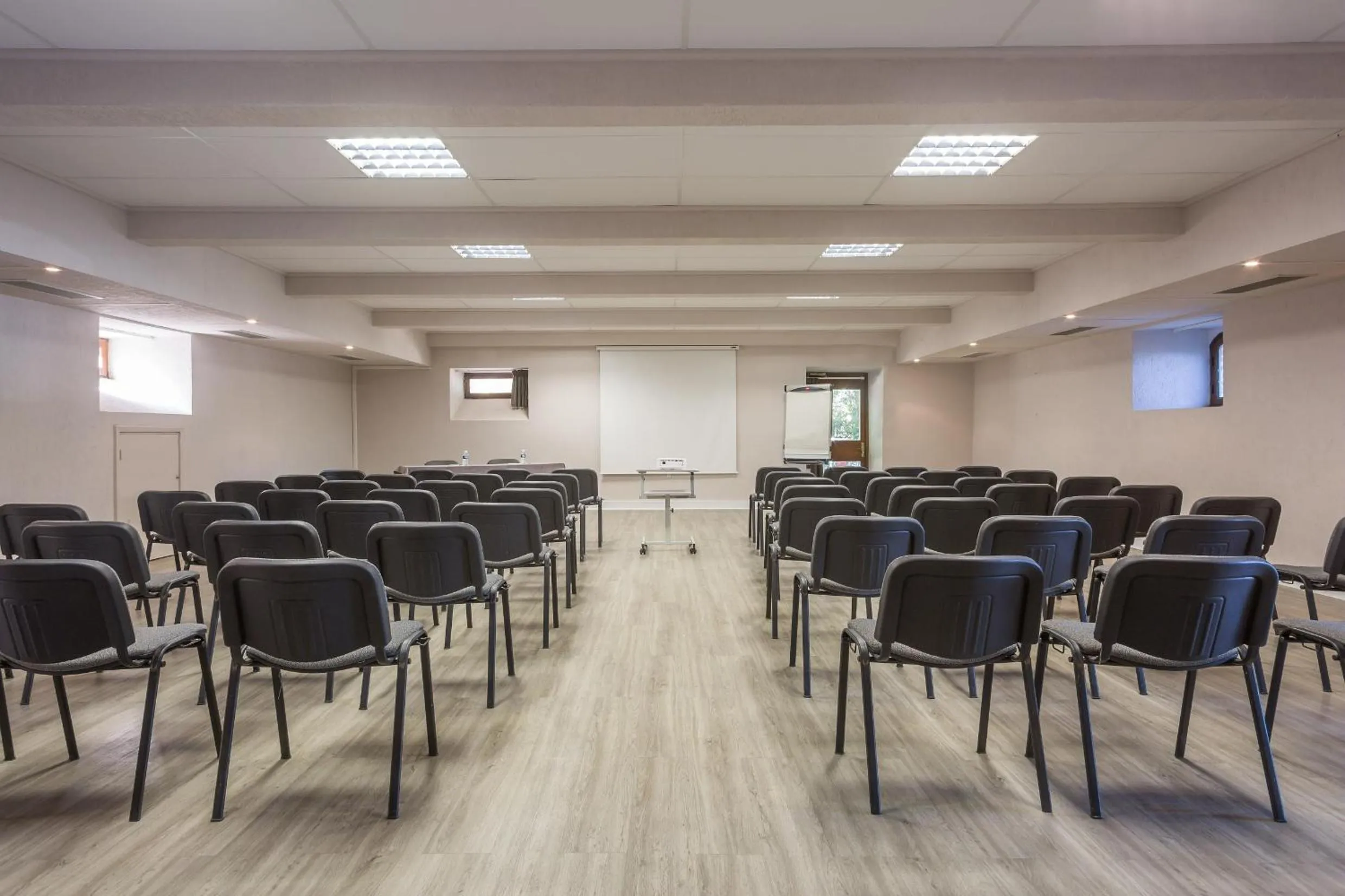 Meeting/conference room in SOWELL HOTELS Ardèche