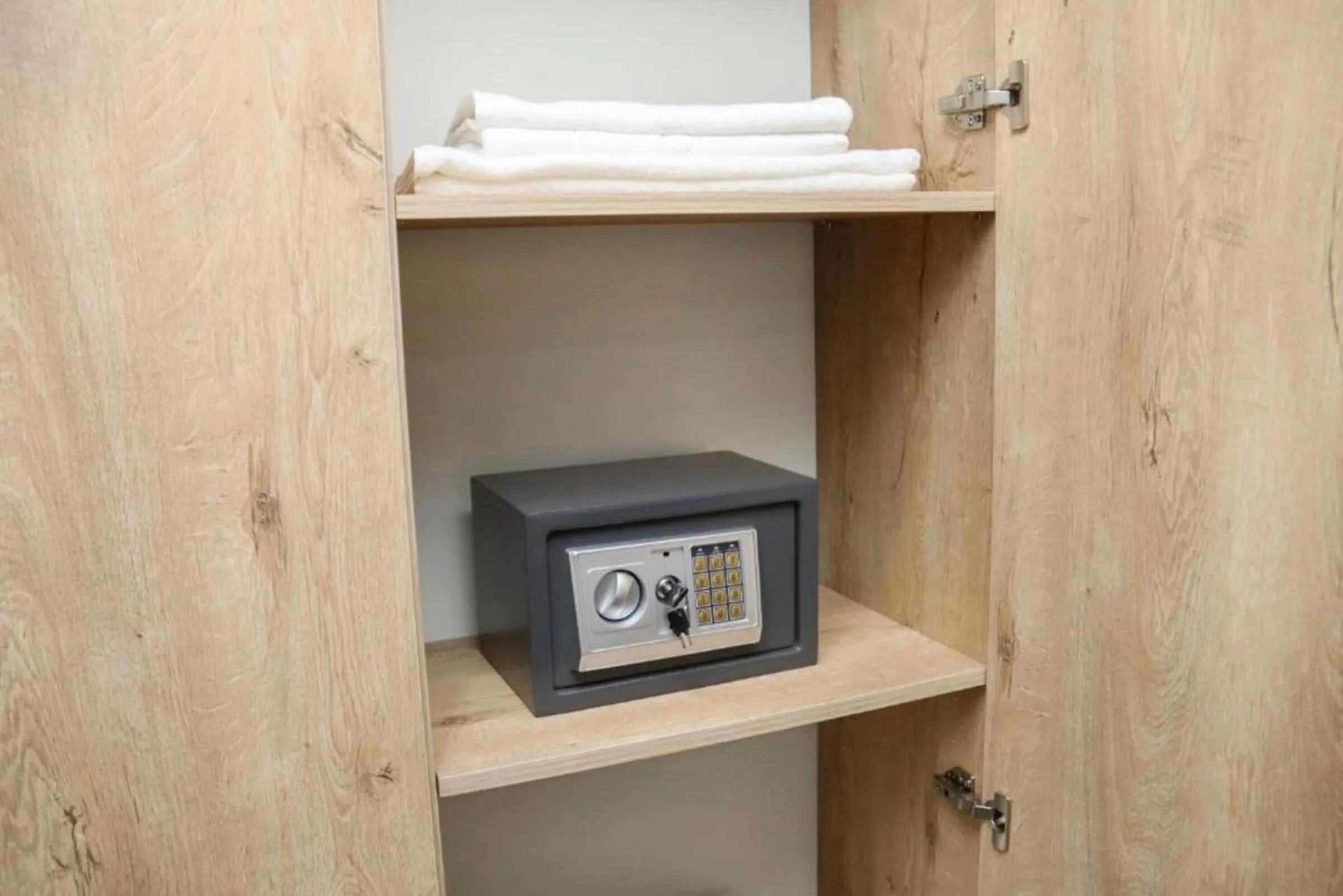 microwave in Arion Hotel Baku