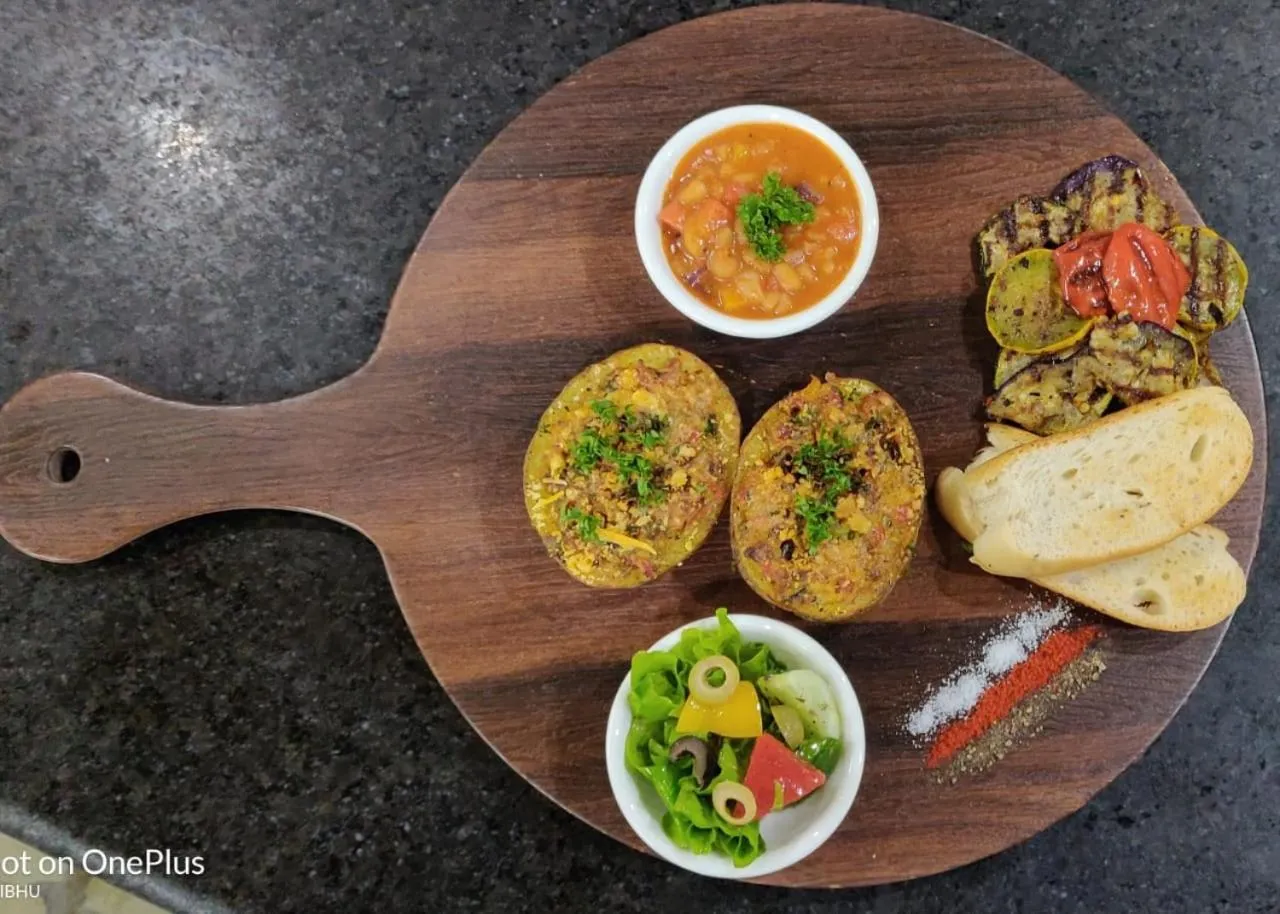 Restaurant/places to eat in Hotel Polo Towers Shillong