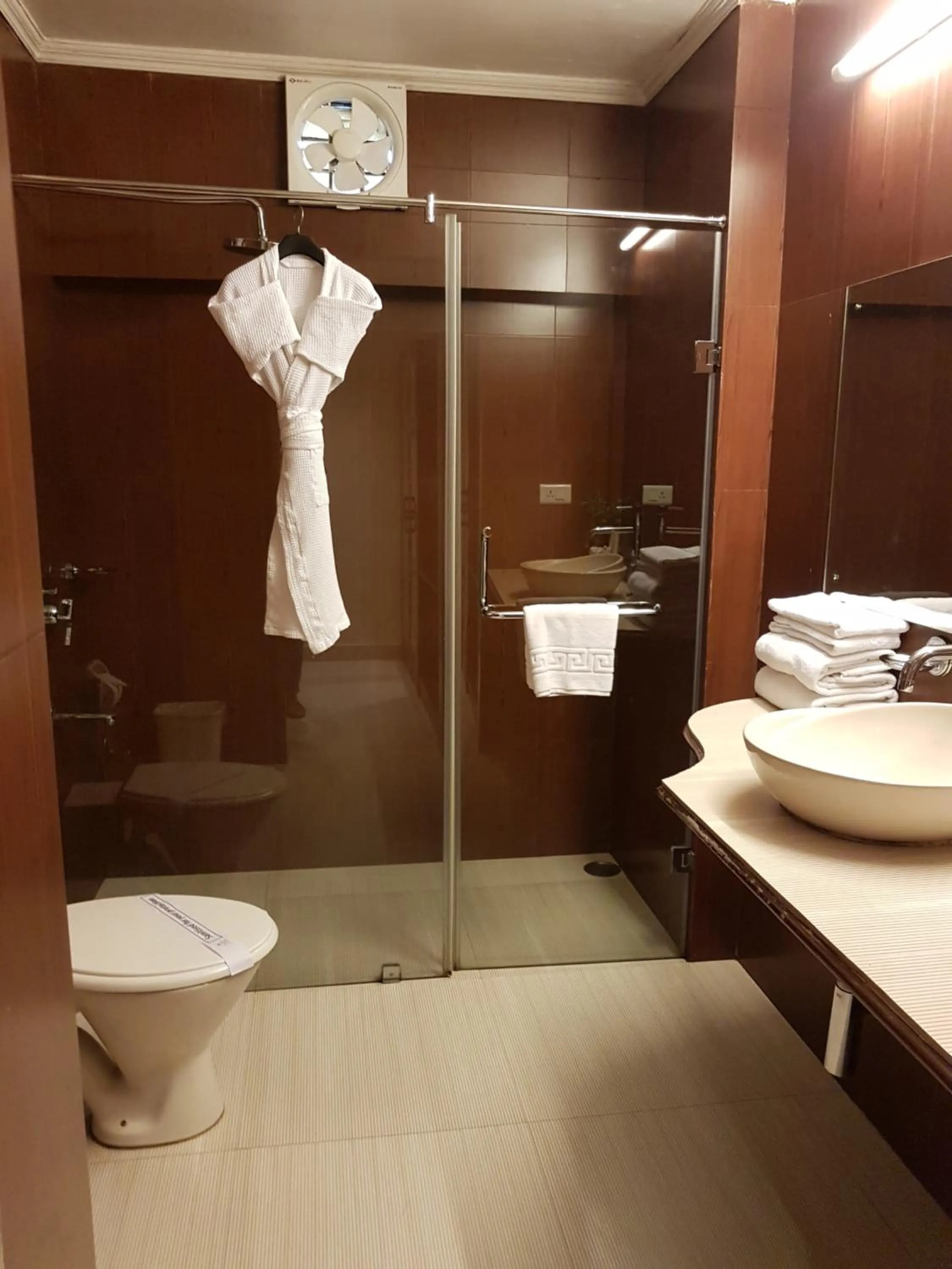 Shower in Hotel Polo Towers Shillong