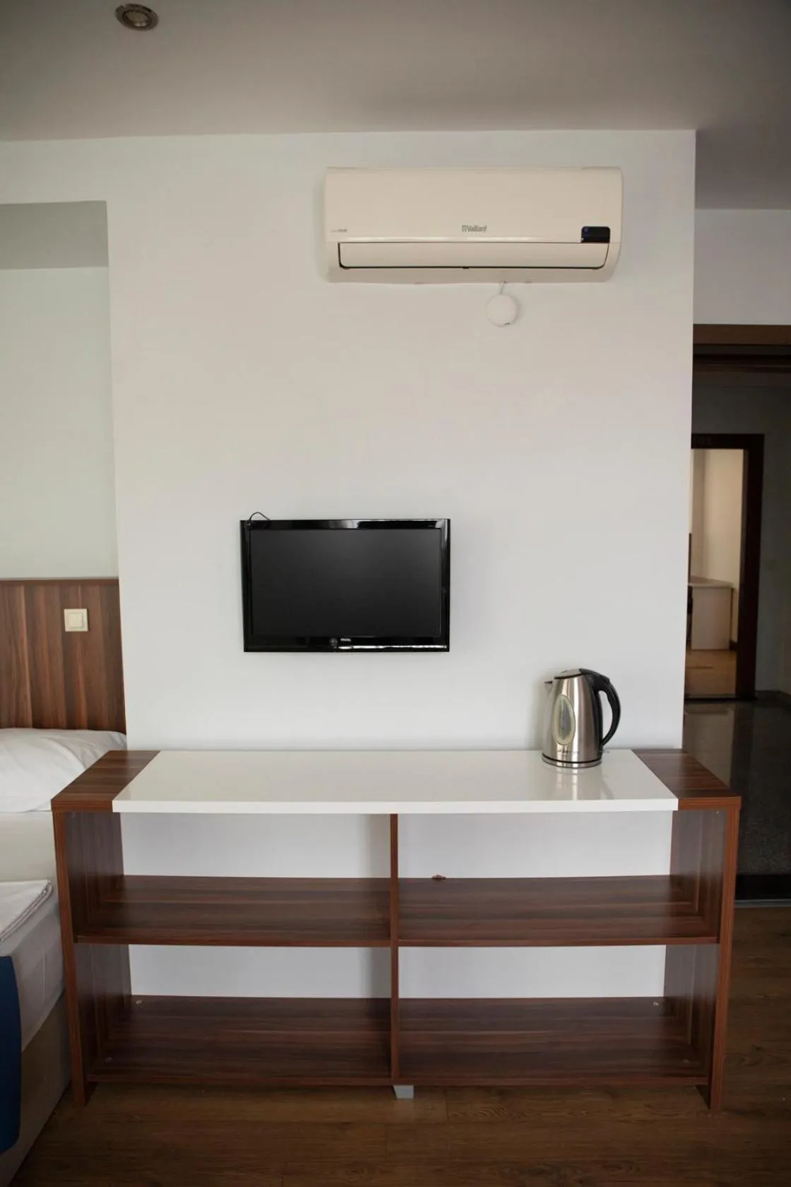 TV and multimedia in garden hill hotel