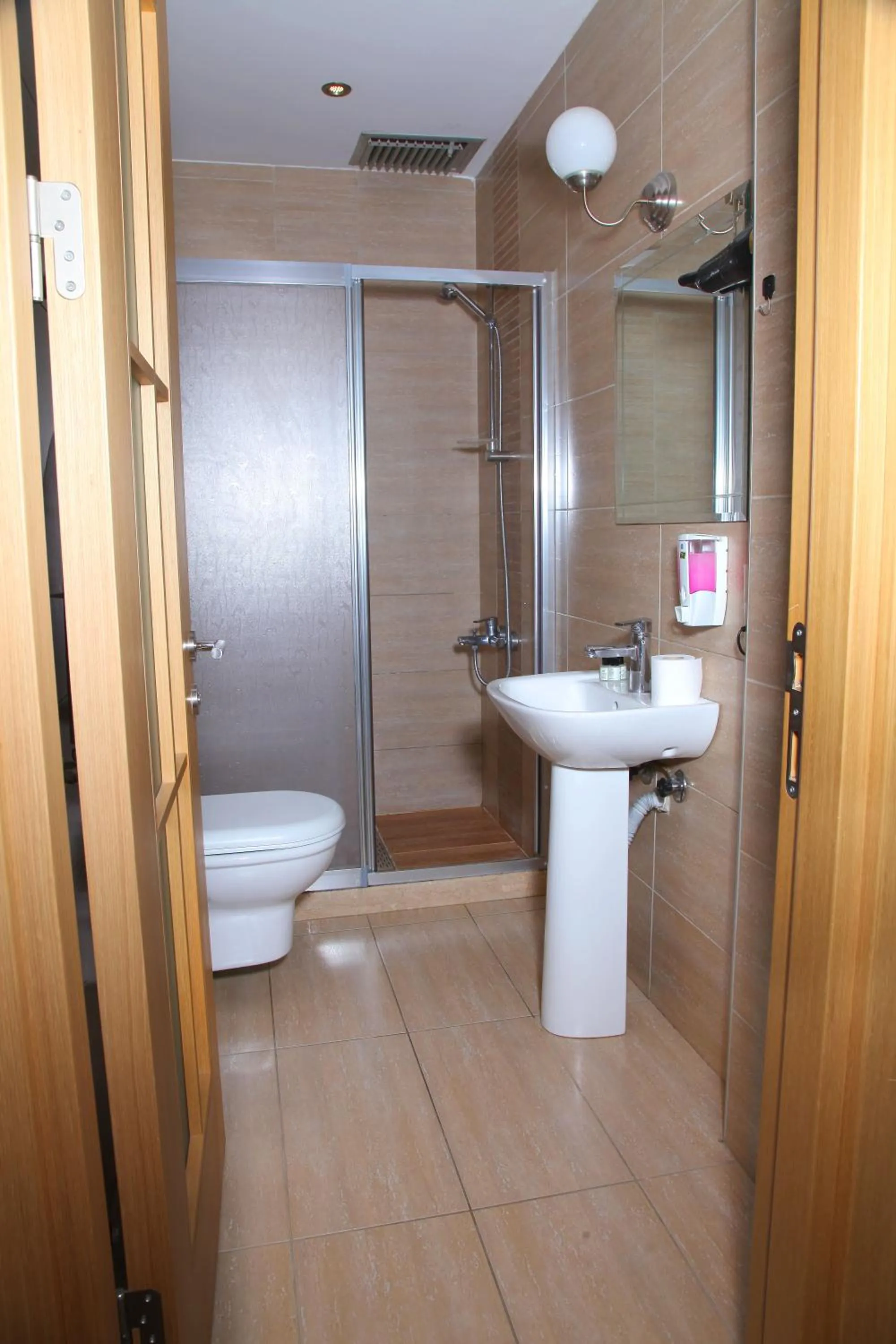 Shower in garden hill hotel