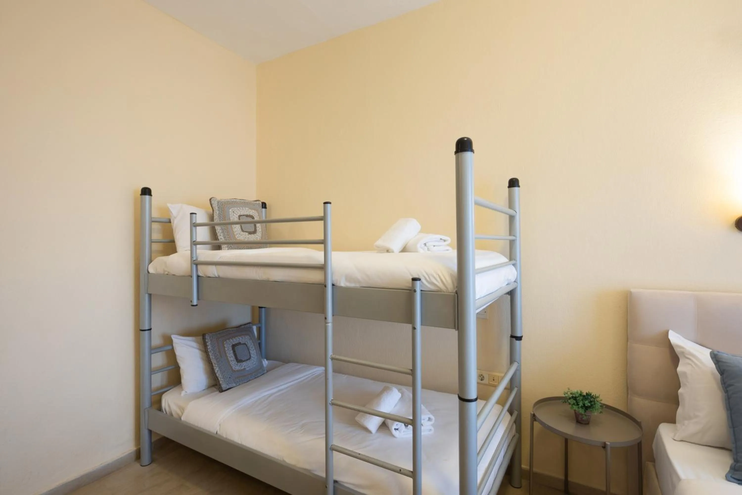 Bedroom, Bed in Aurora Beach Hotel