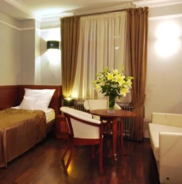 Bed in Hotel Victoria