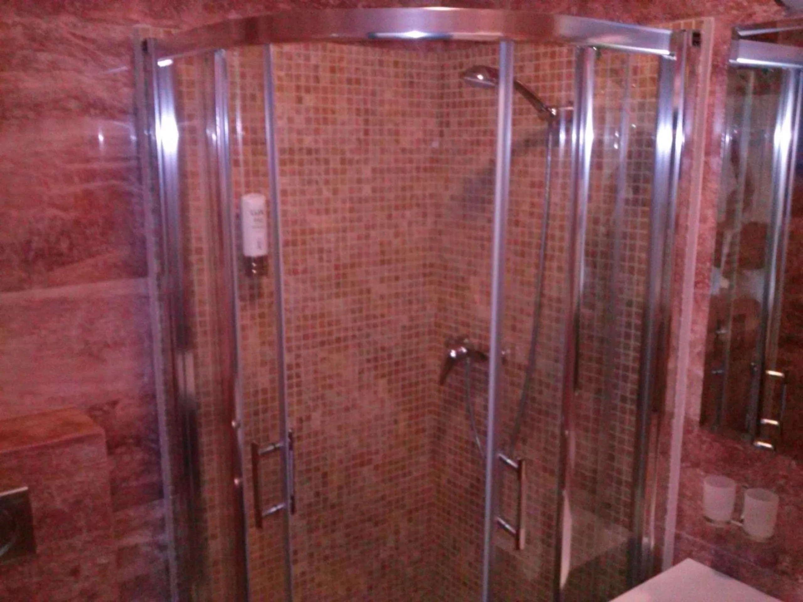 Bathroom in Hotel Victoria