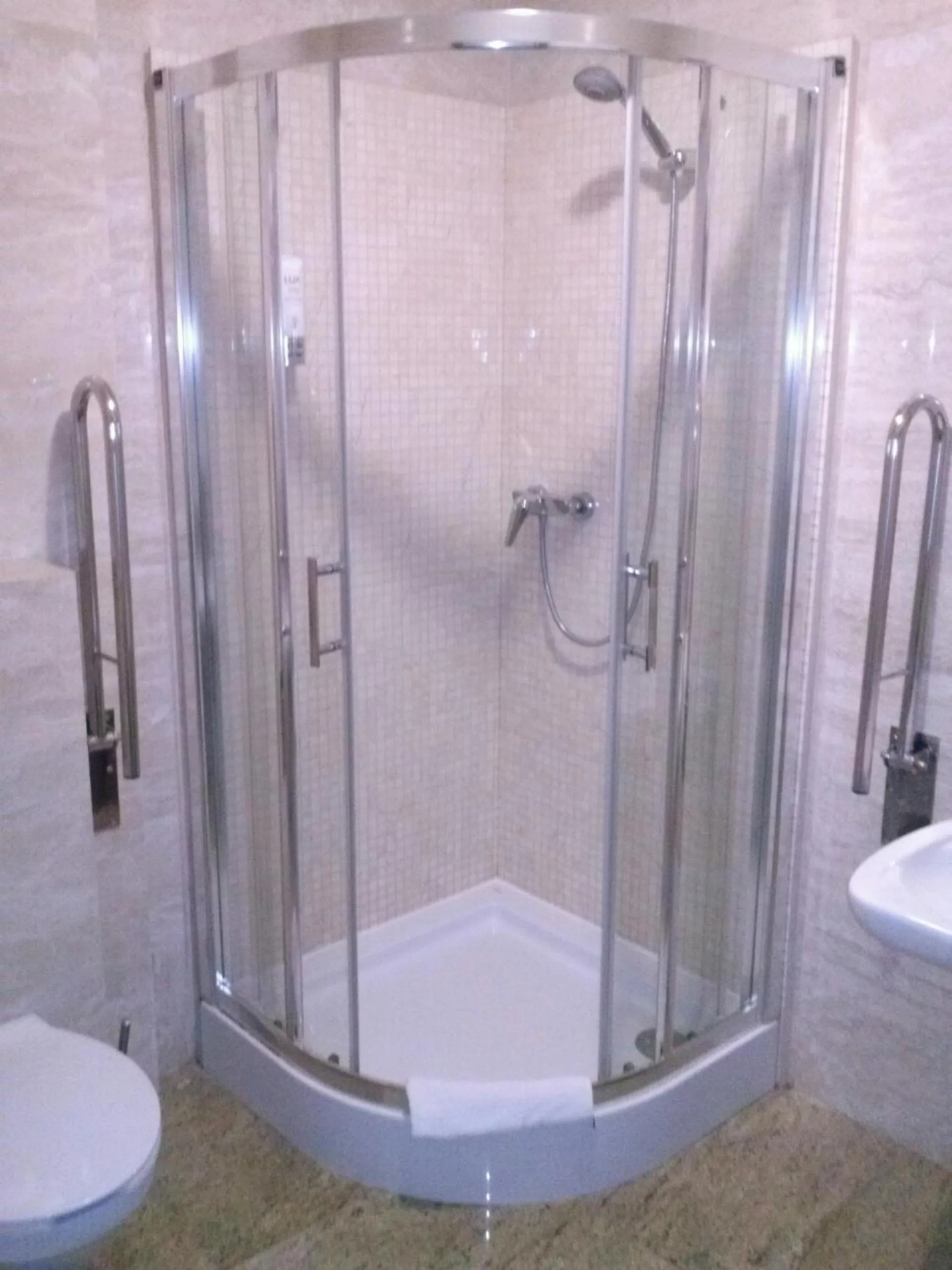 Bathroom in Hotel Victoria