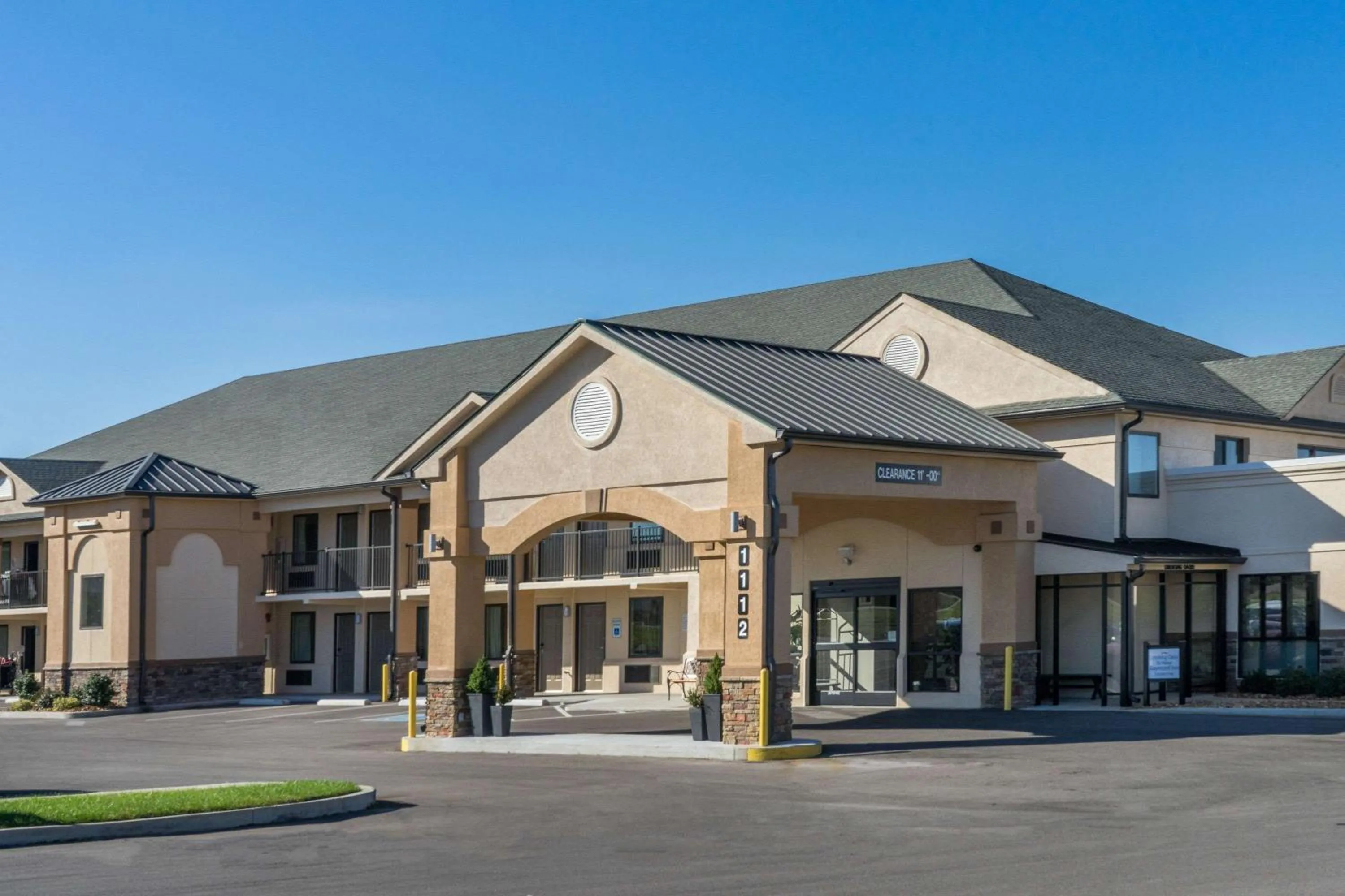 Property building in Baymont by Wyndham Clarksville