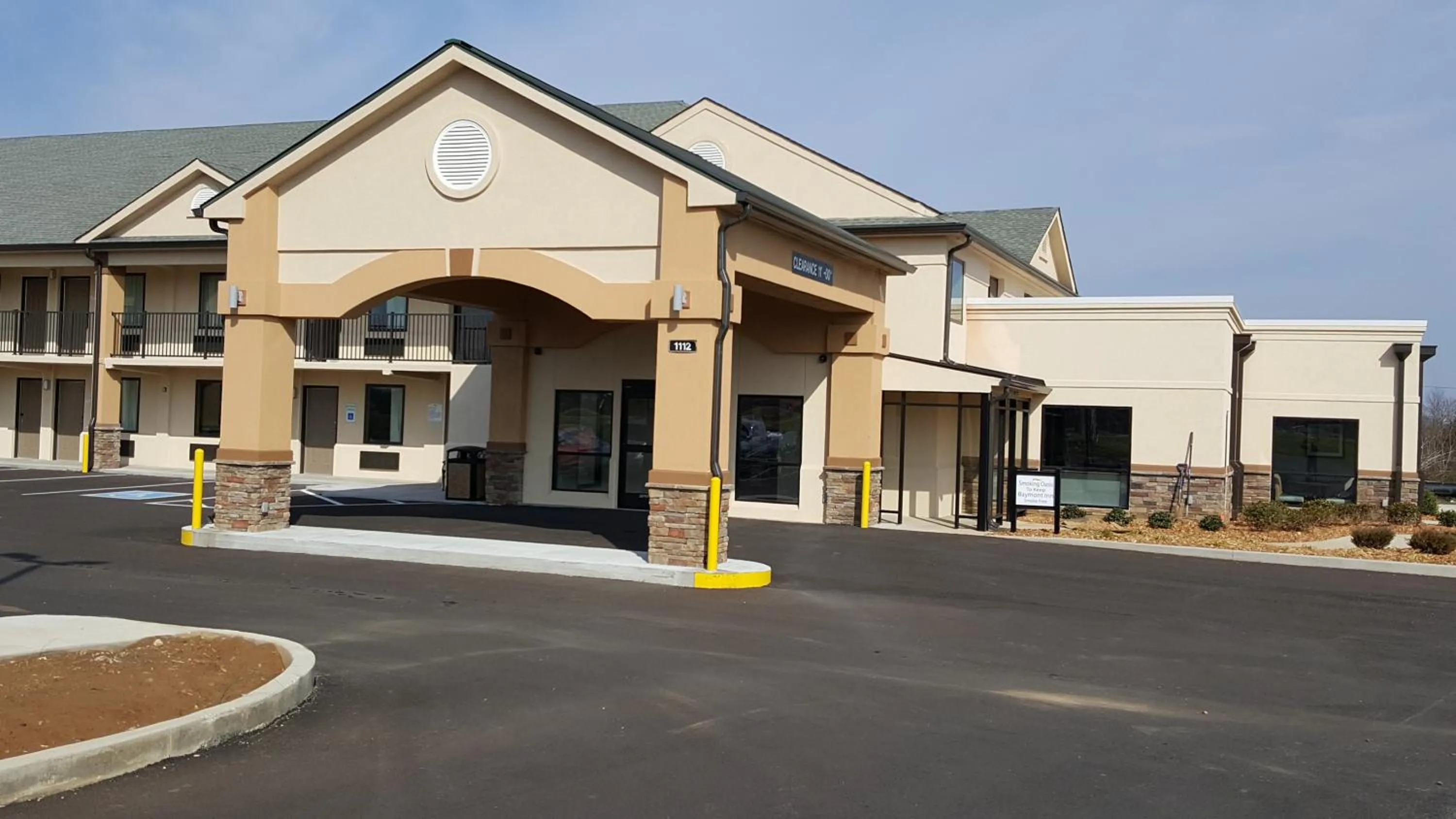 Facade/entrance in Baymont by Wyndham Clarksville