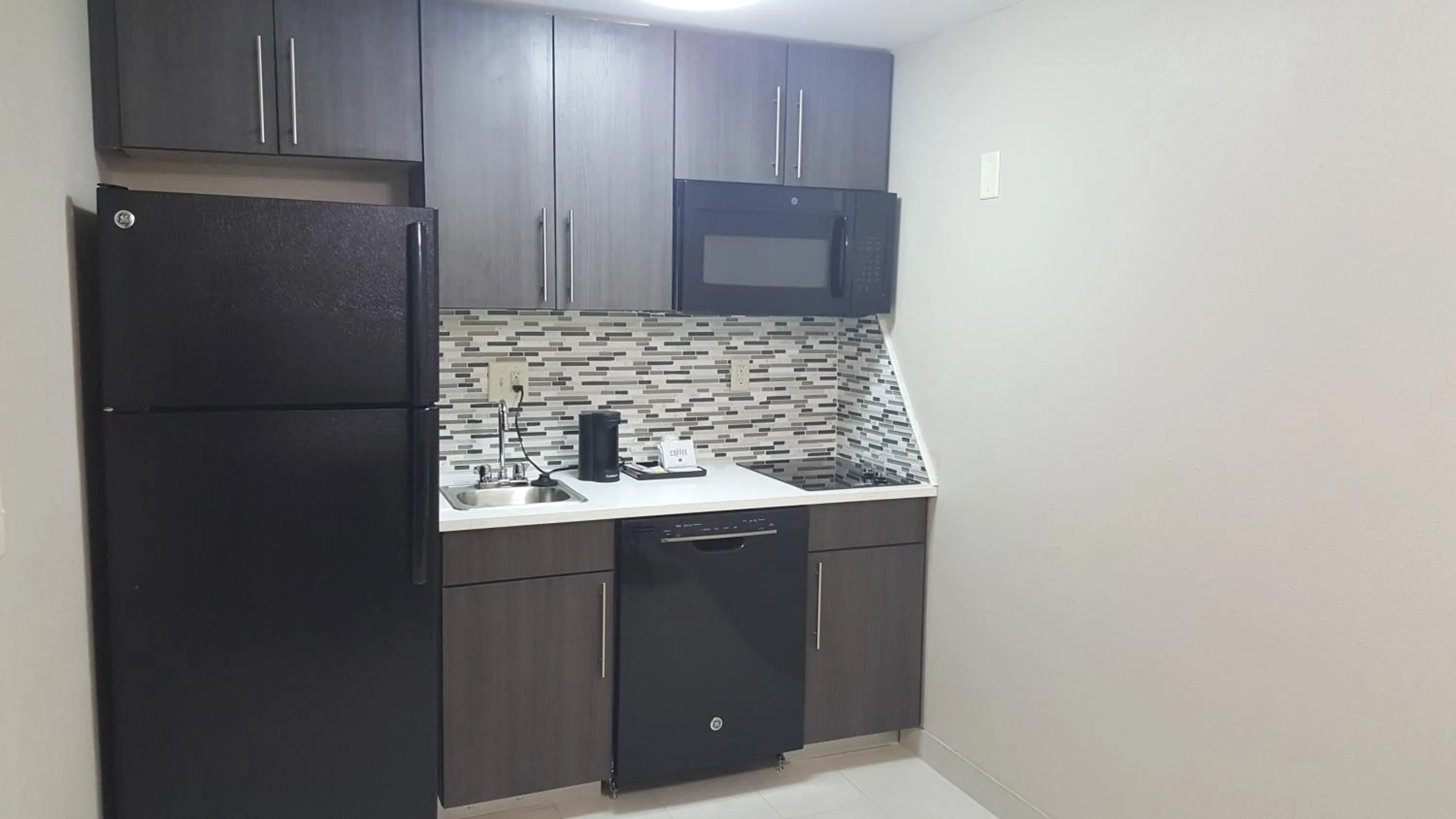 Kitchen or kitchenette in Baymont by Wyndham Clarksville