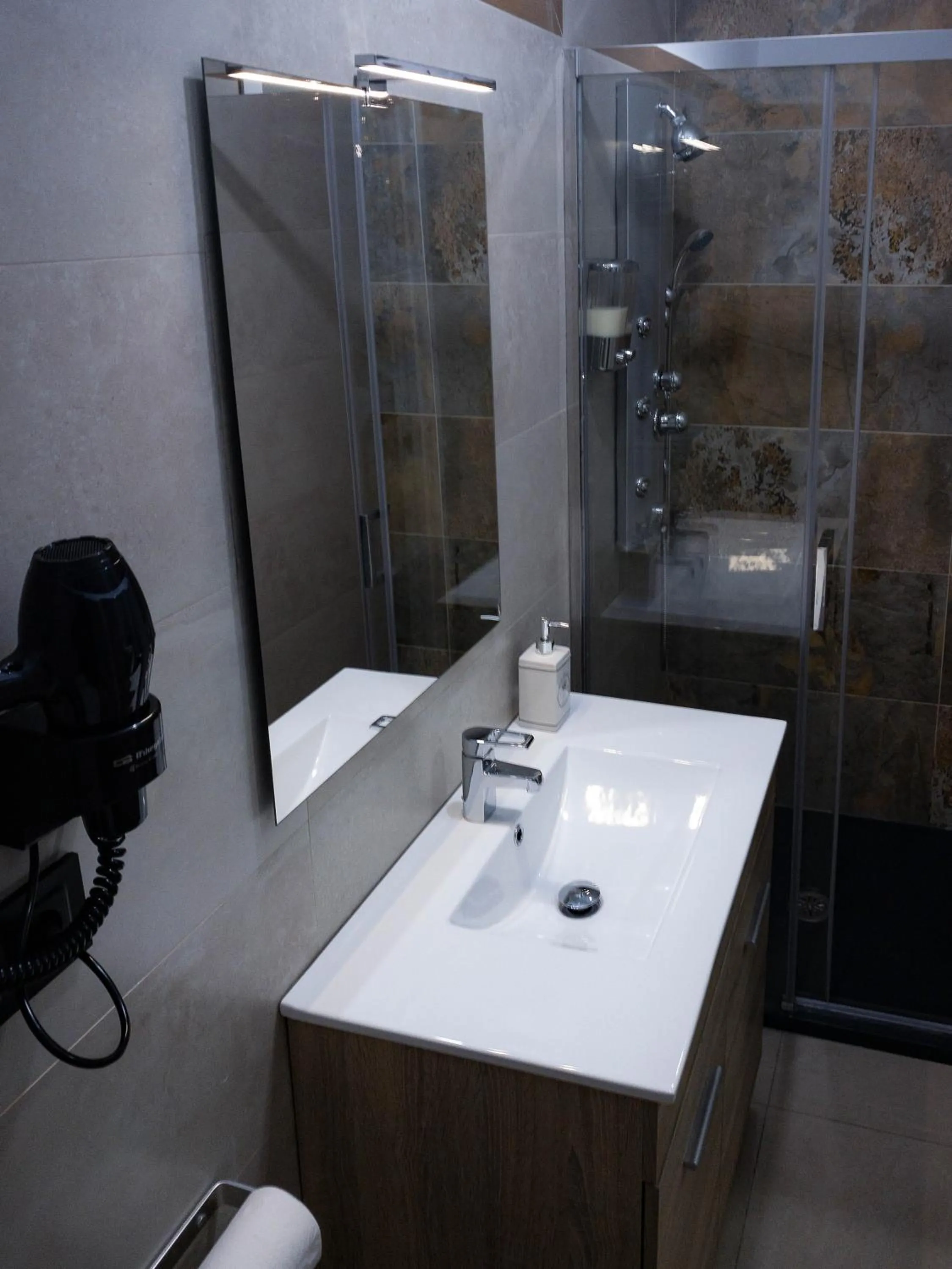 Shower in Hostal Andrea