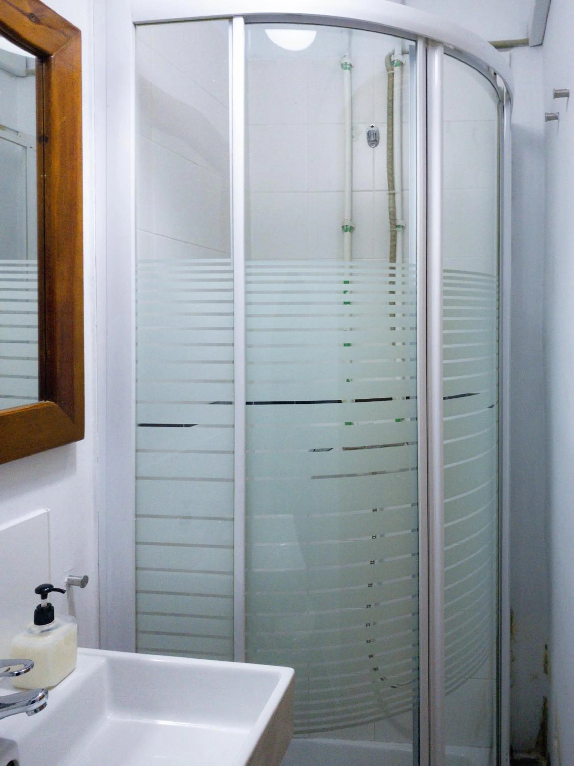 Shower in Hostal Andrea