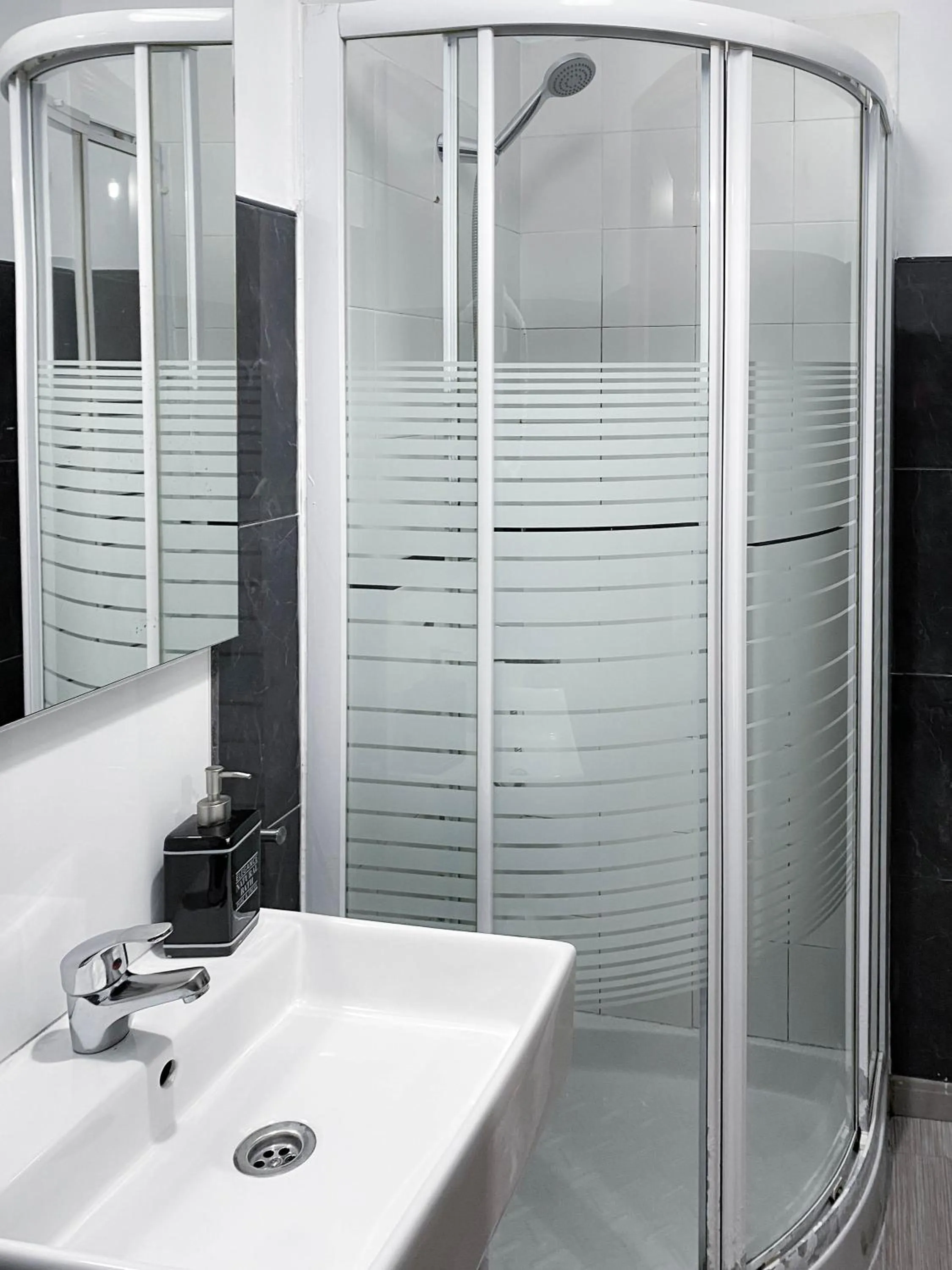 Shower in Hostal Andrea