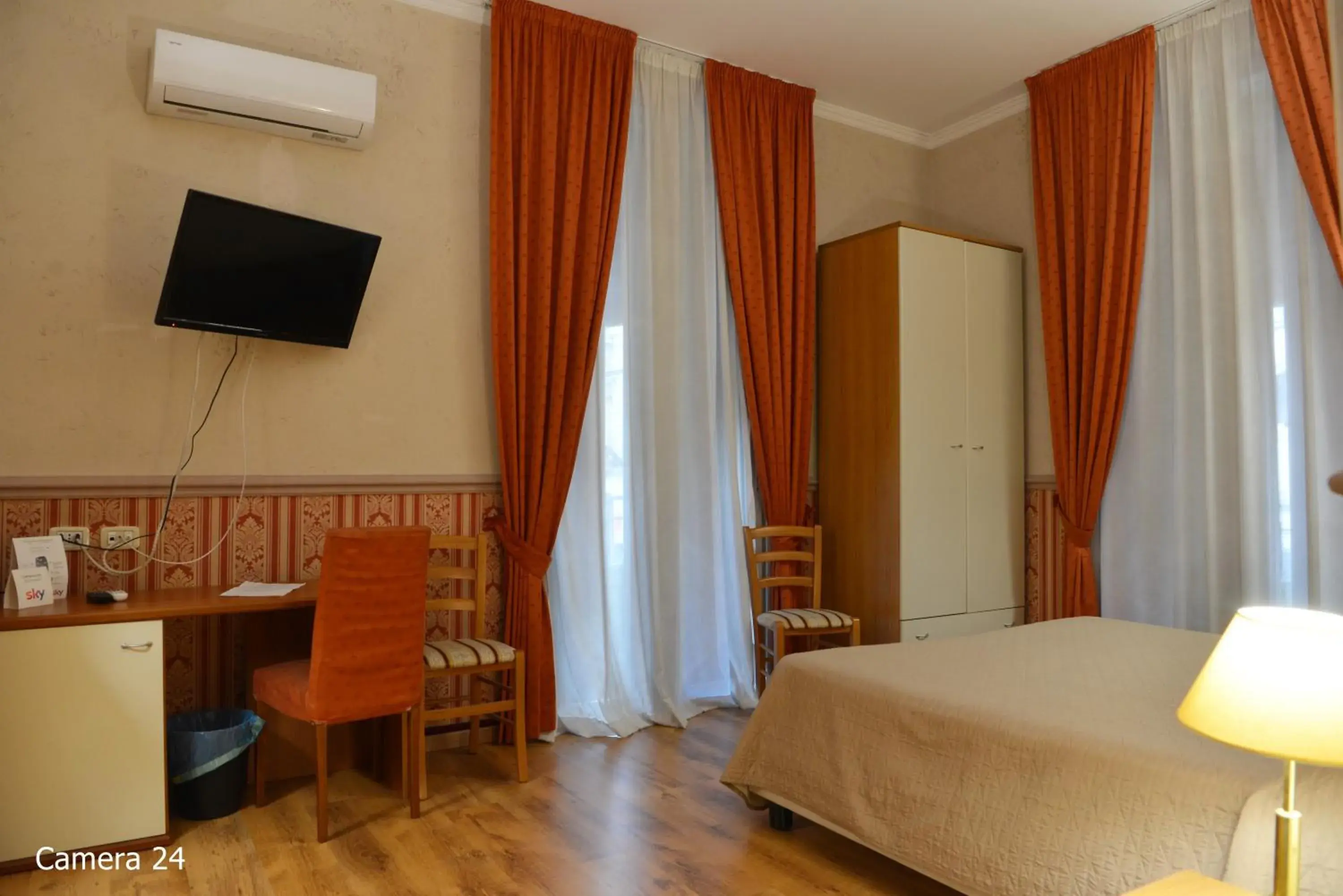 Deluxe Double or Twin Room with Balcony in Catania Centro Rooms Deluxe Double or Twin Room with Balcony in Catania Centro Rooms