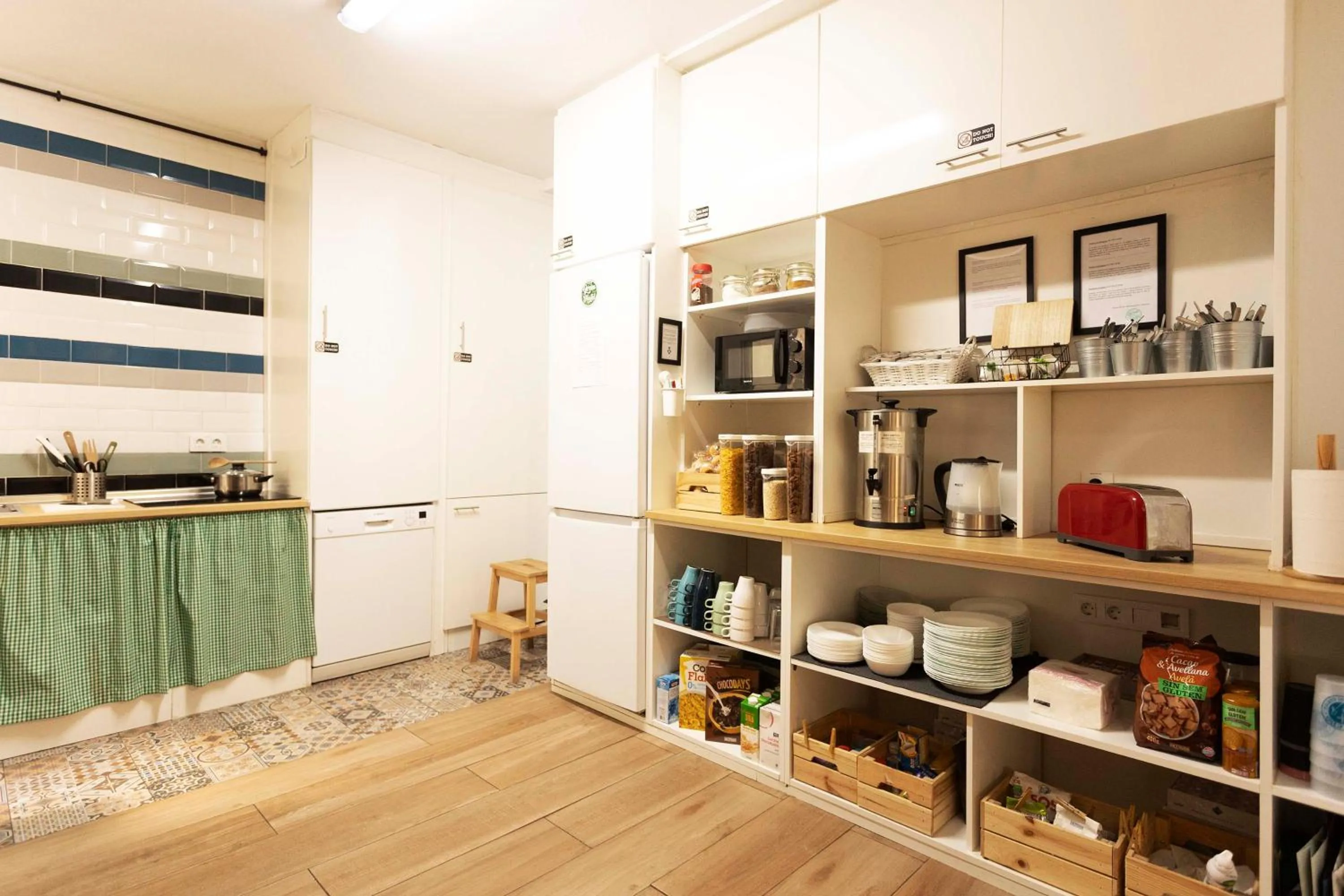 Communal kitchen in Green Hostel Oviedo