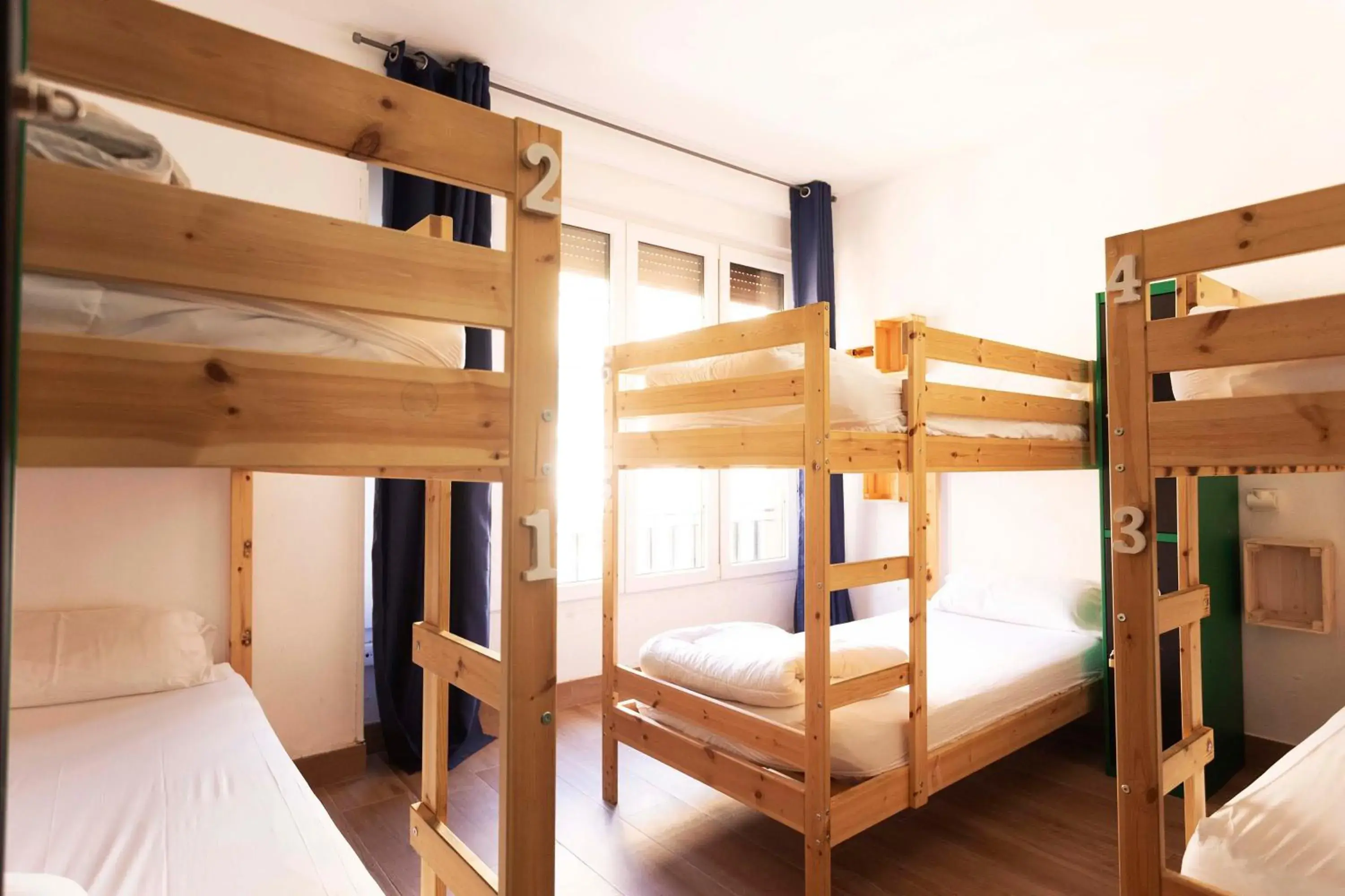 Bed in 6-Bed Mixed Dormitory Room in Green Hostel Oviedo Bed in 6-Bed Mixed Dormitory Room in Green Hostel Oviedo