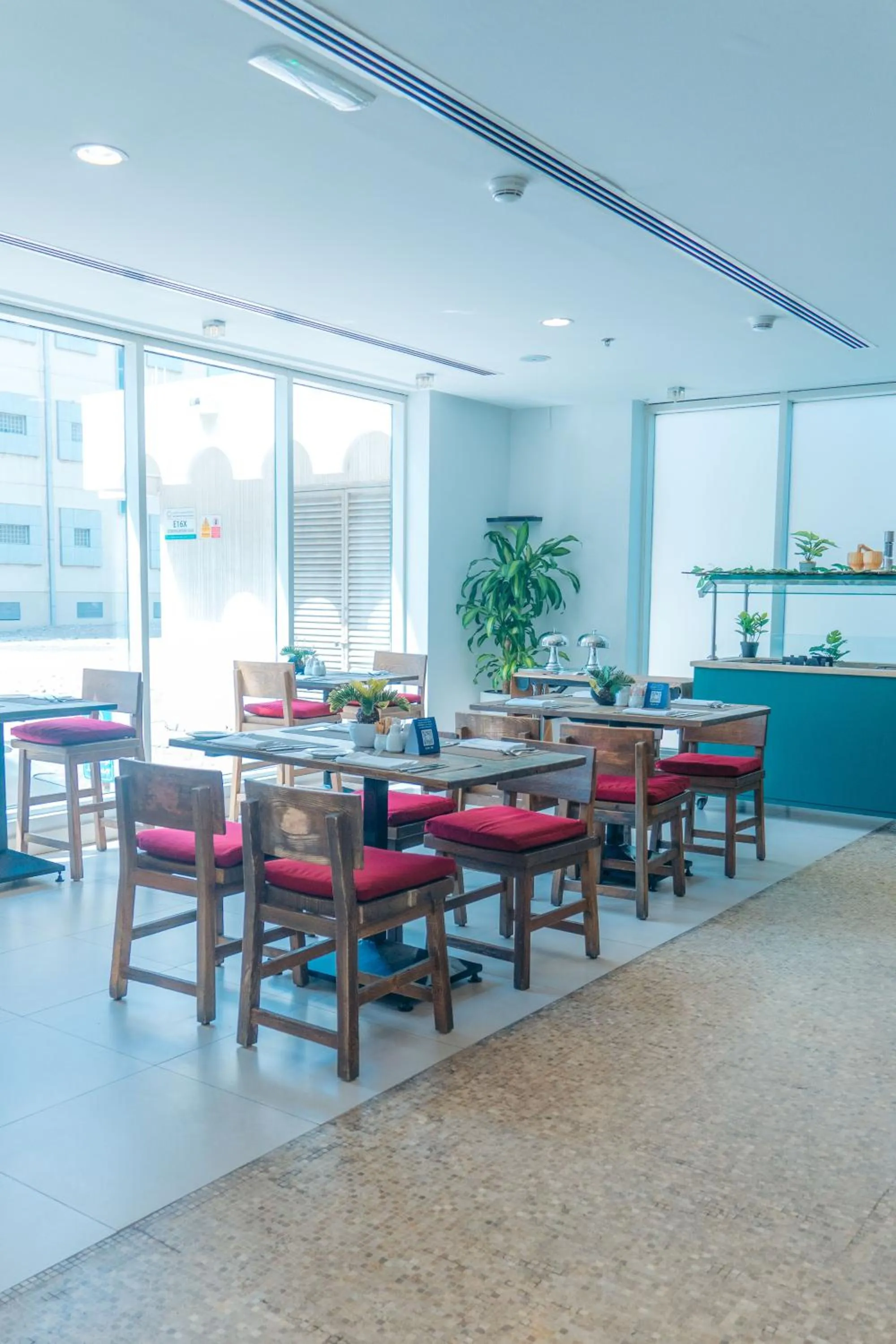 Restaurant/places to eat in Kingsgate Hotel by Millennium