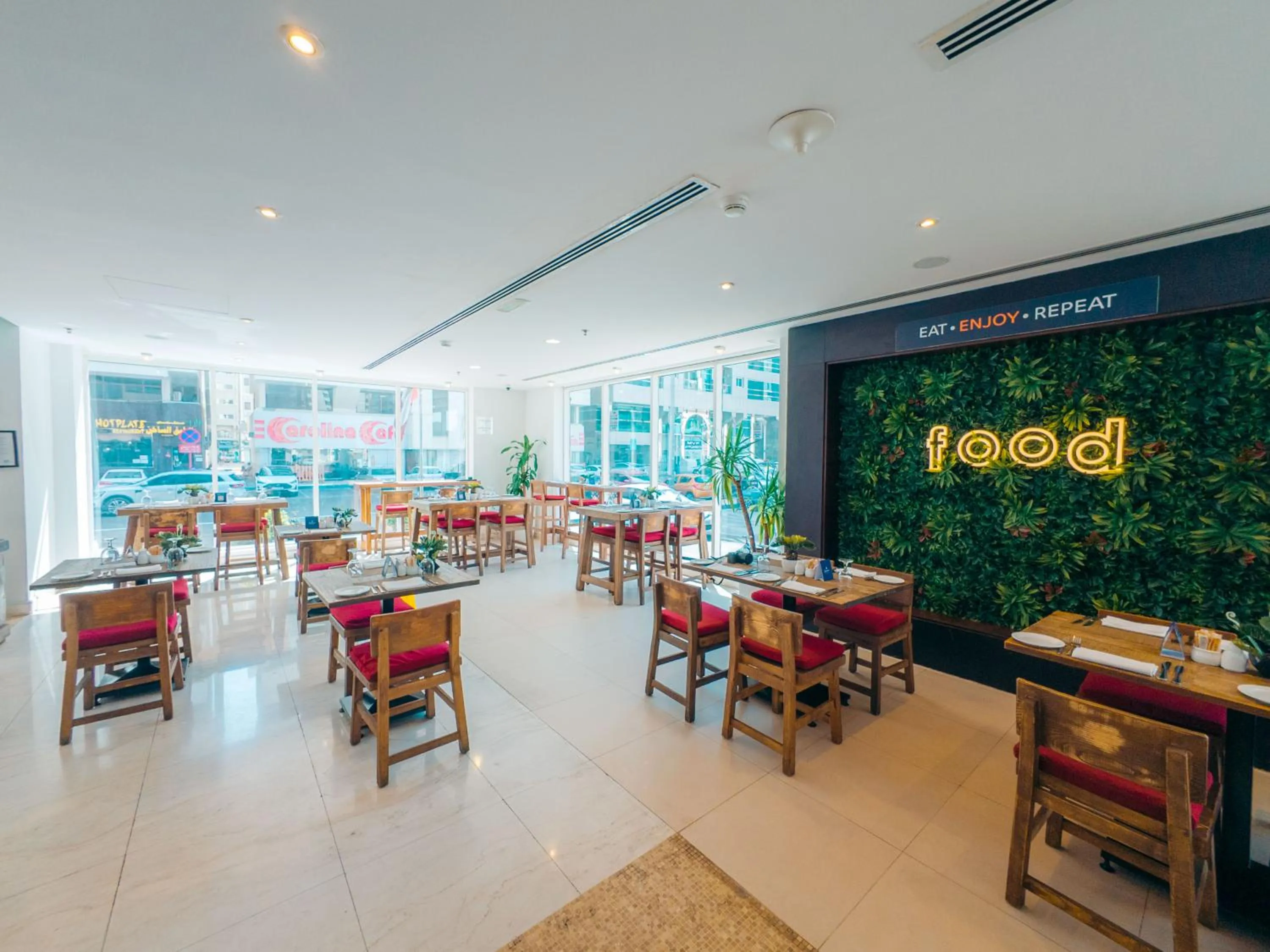 Restaurant/places to eat in Kingsgate Hotel by Millennium