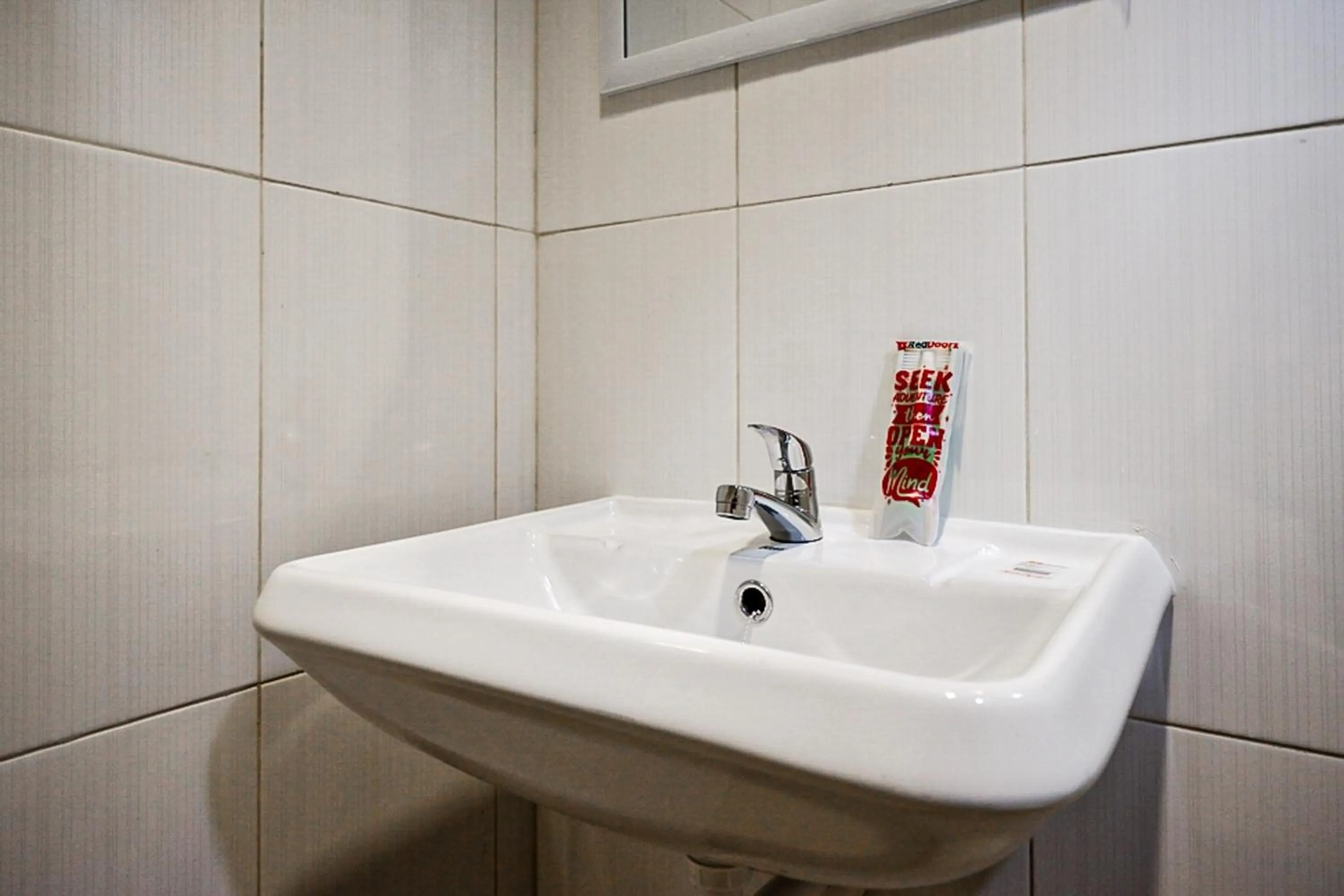 Bathroom in RedDoorz near Ambarrukmo Plaza Mall