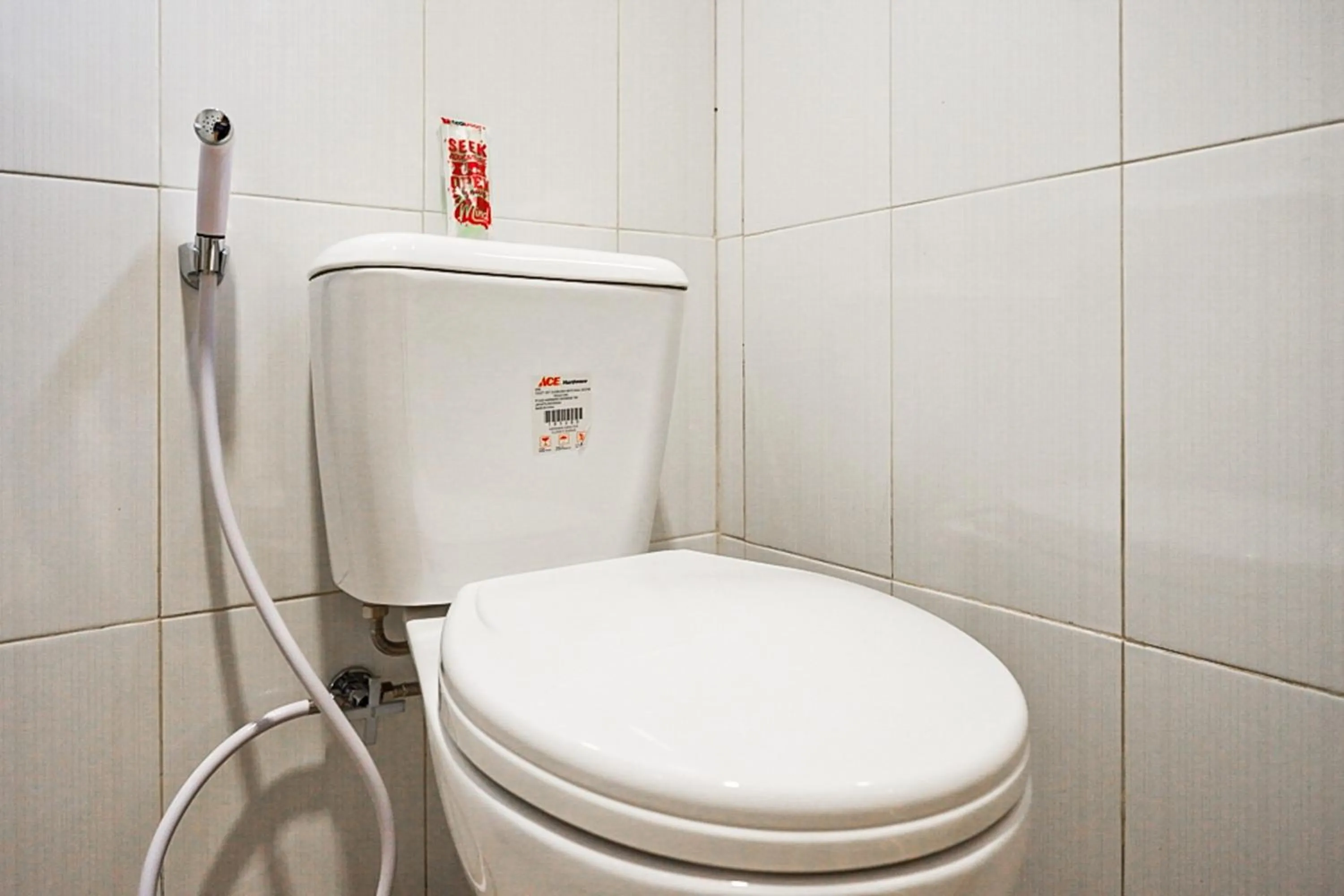 Bathroom in RedDoorz near Ambarrukmo Plaza Mall