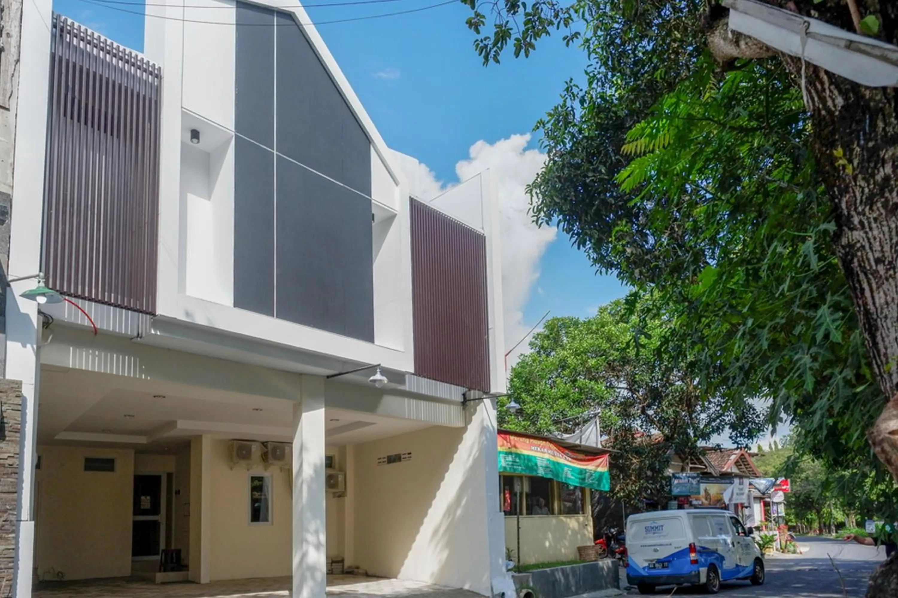 Property building in RedDoorz near Ambarrukmo Plaza Mall