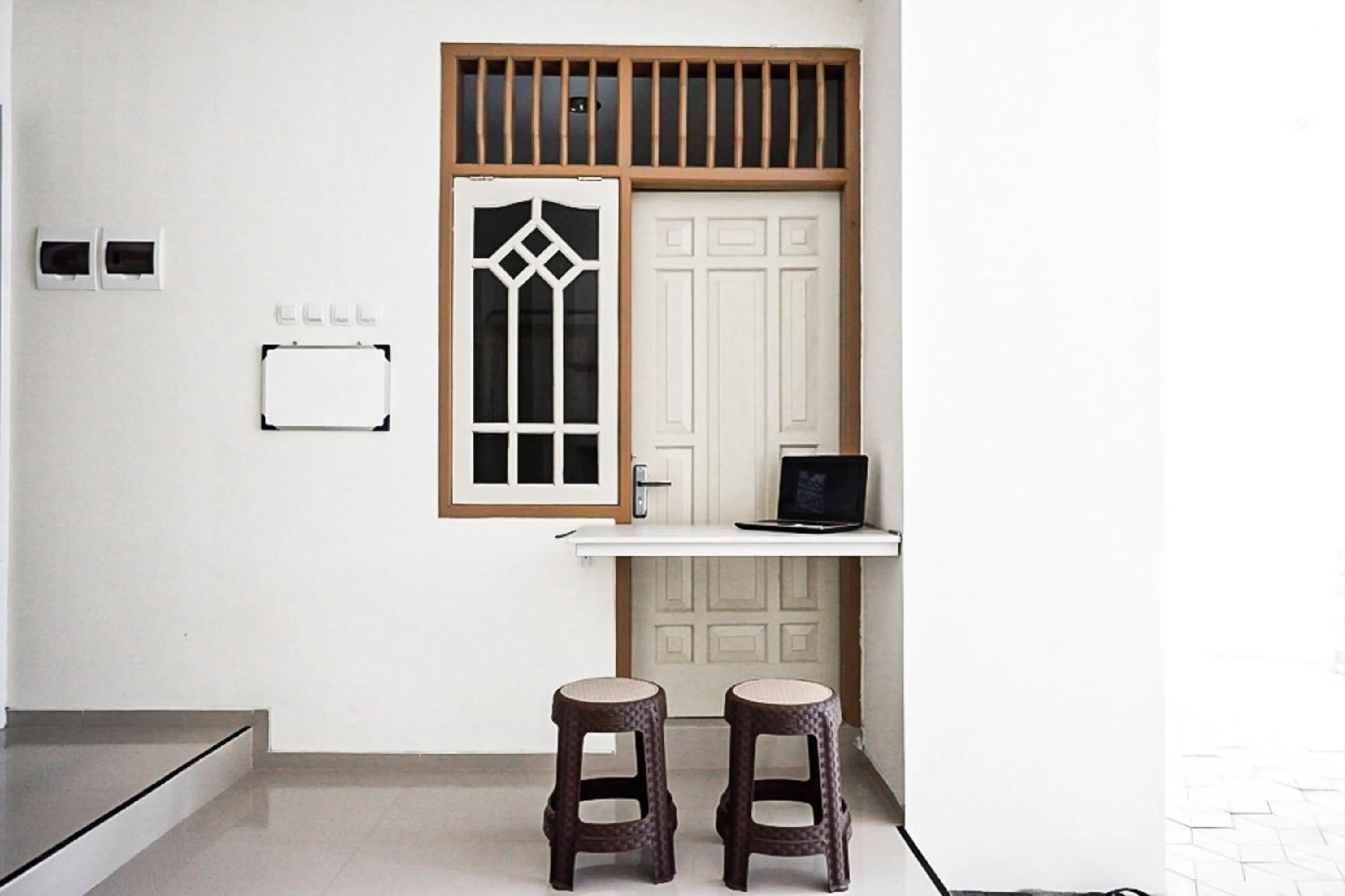 Lobby or reception in RedDoorz near Ambarrukmo Plaza Mall