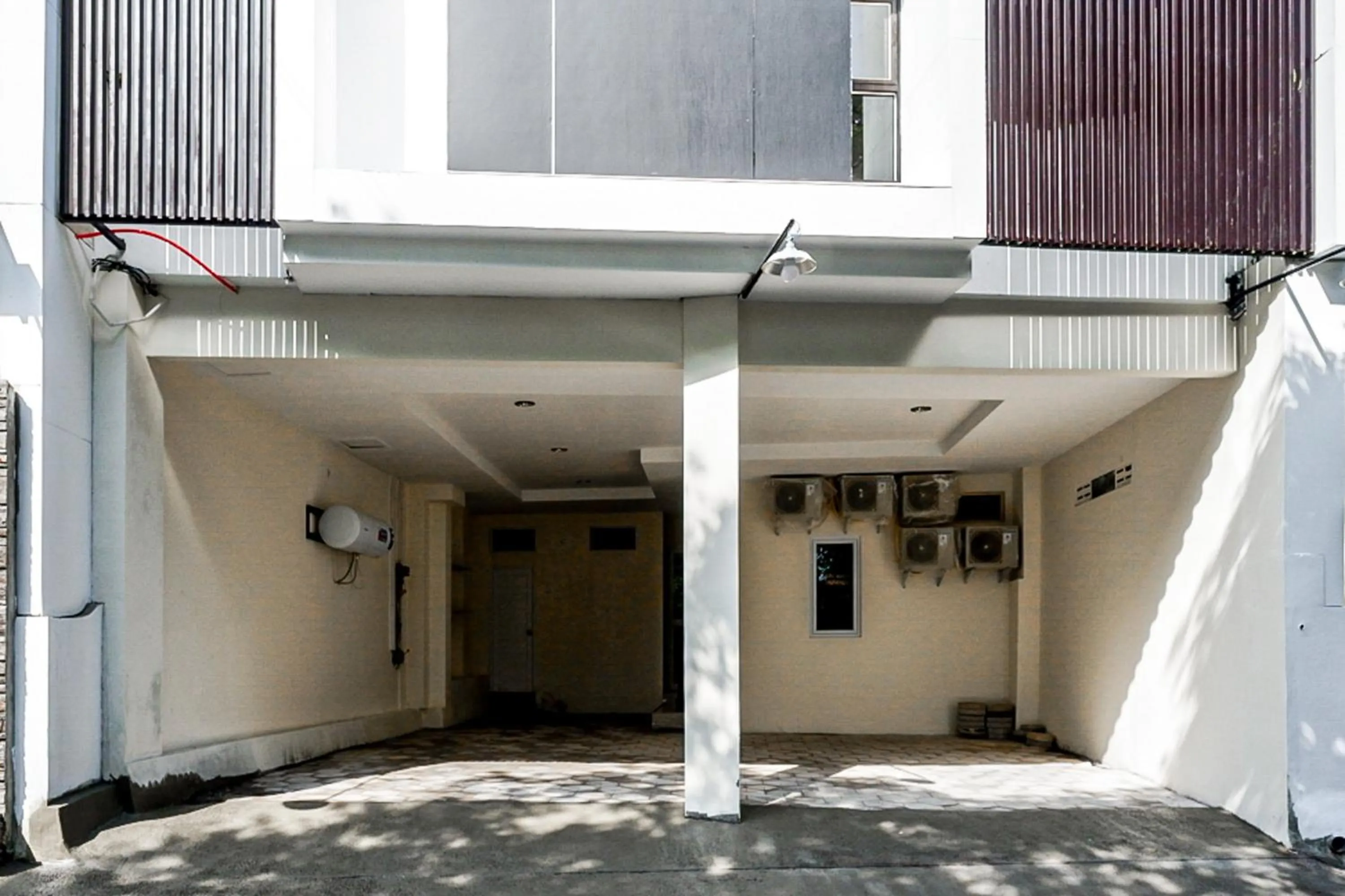 Facade/entrance in RedDoorz near Ambarrukmo Plaza Mall