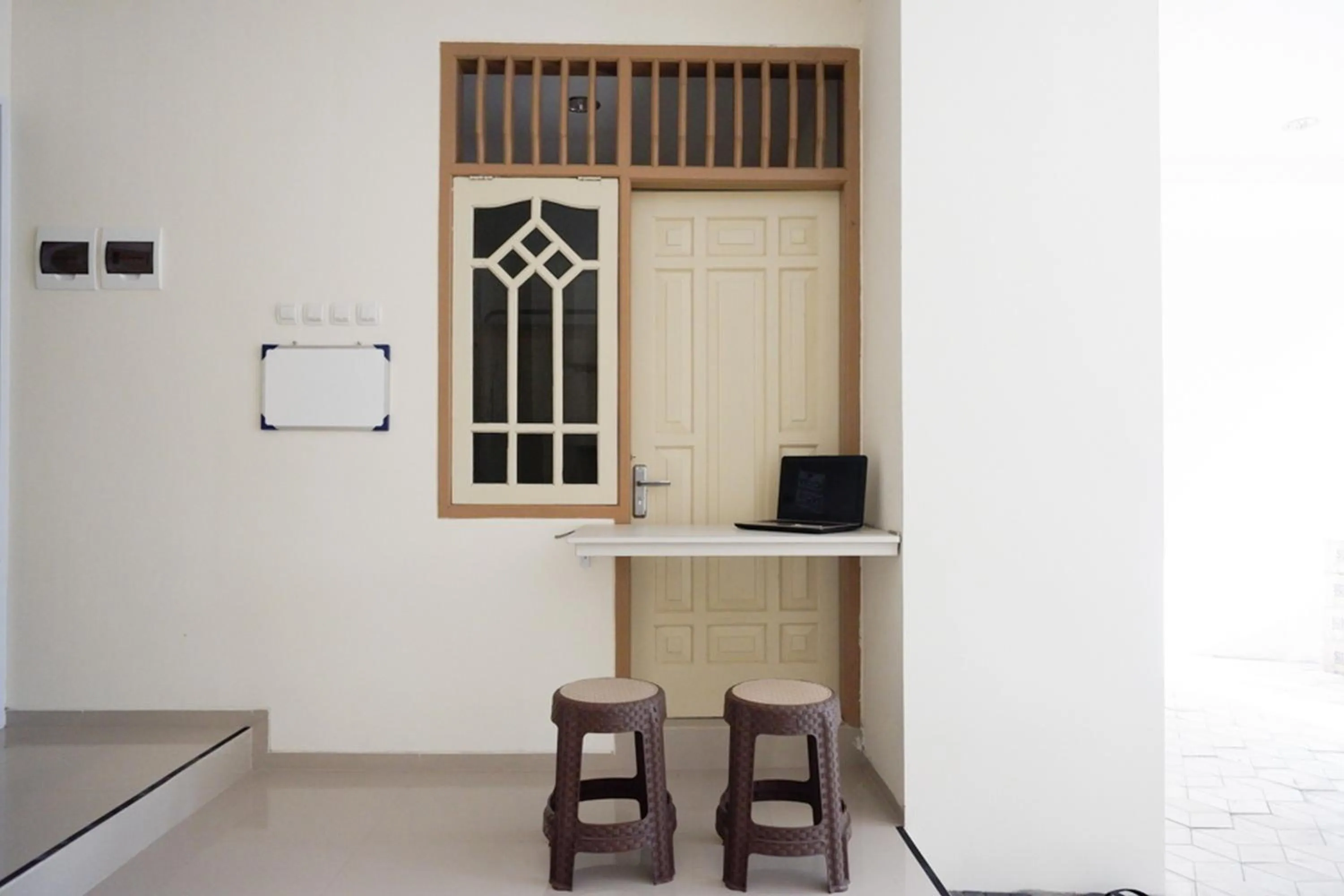 Lobby or reception in RedDoorz near Ambarrukmo Plaza Mall