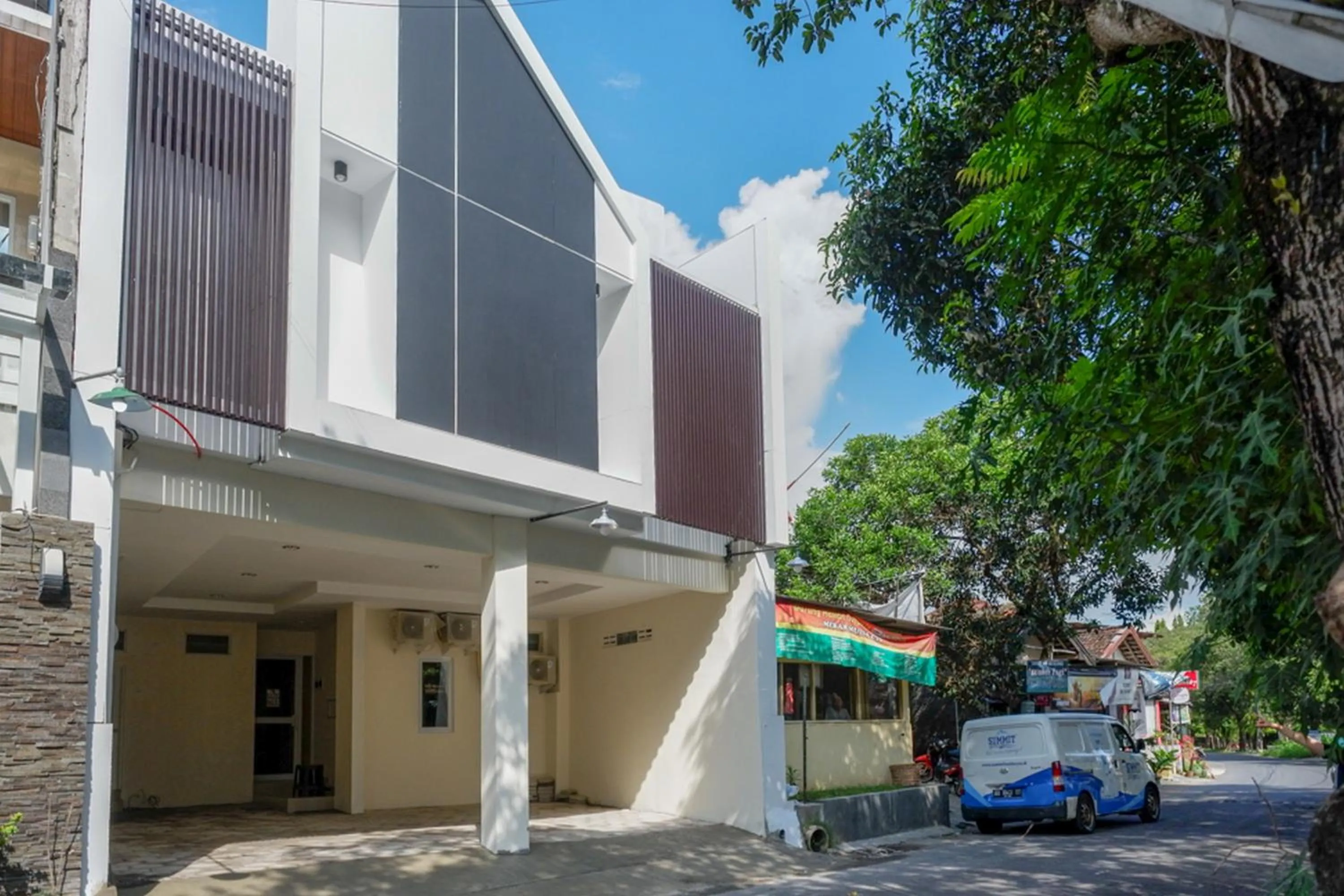 Property building in RedDoorz near Ambarrukmo Plaza Mall