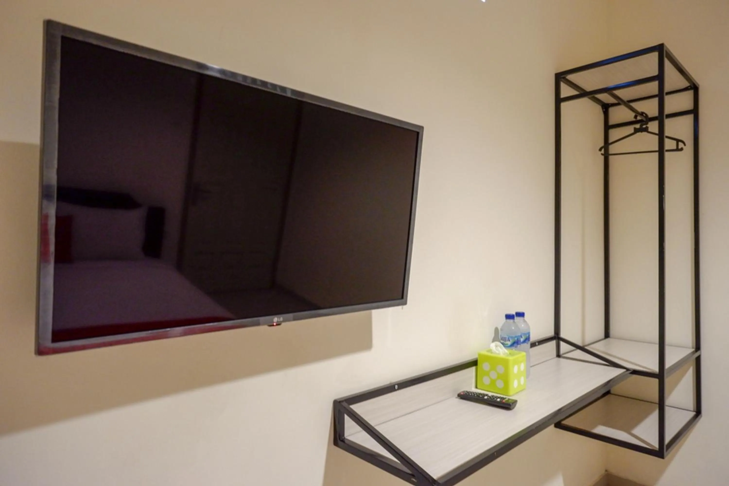 TV and multimedia in RedDoorz near Ambarrukmo Plaza Mall