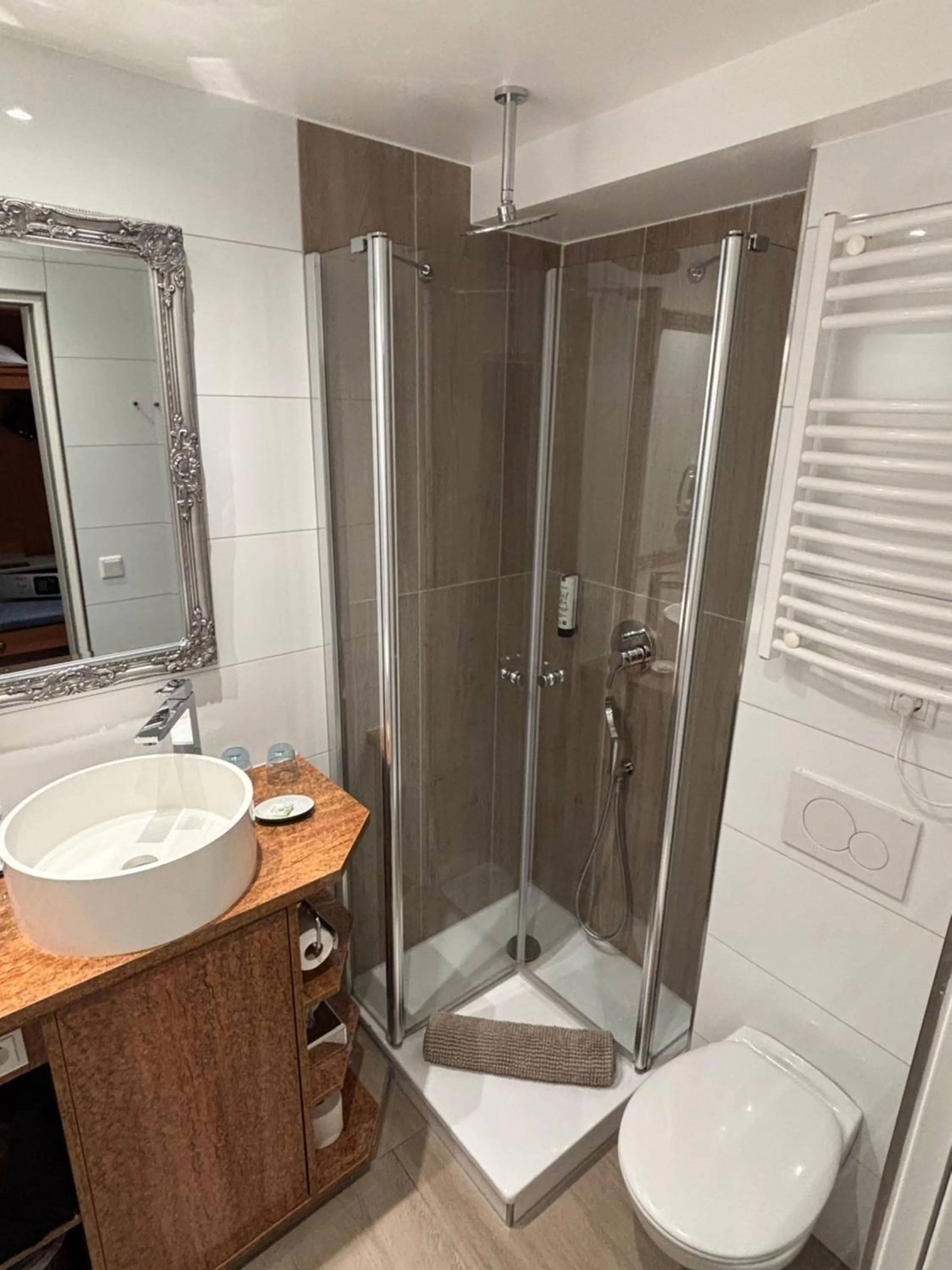 Bathroom in Hotel Allegro