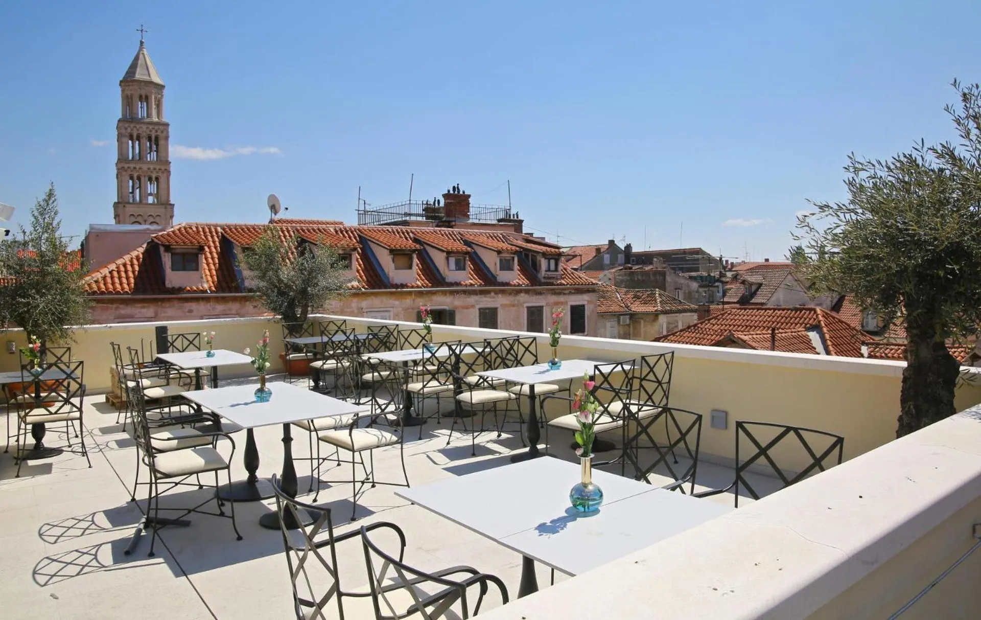 Restaurant/places to eat in Heritage hotel Santa Lucia