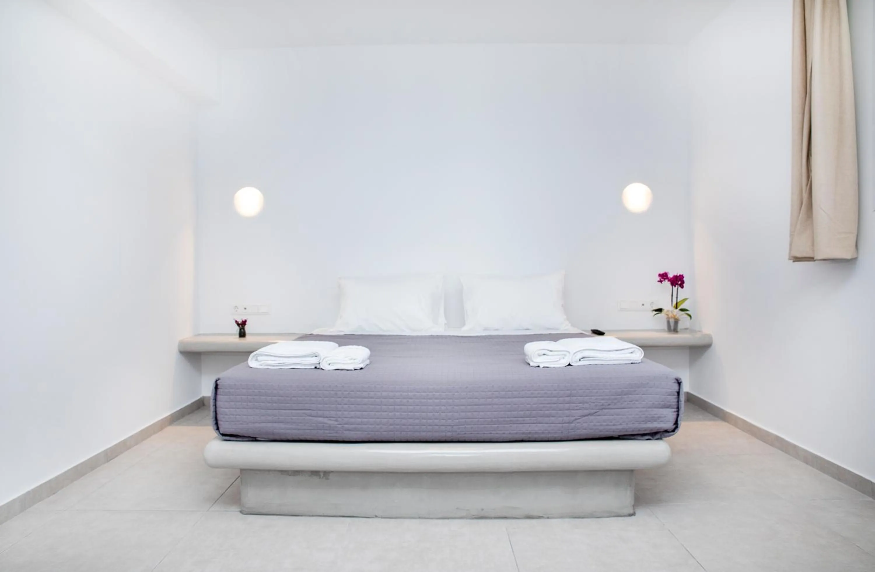 Bed in Crystal Dreams