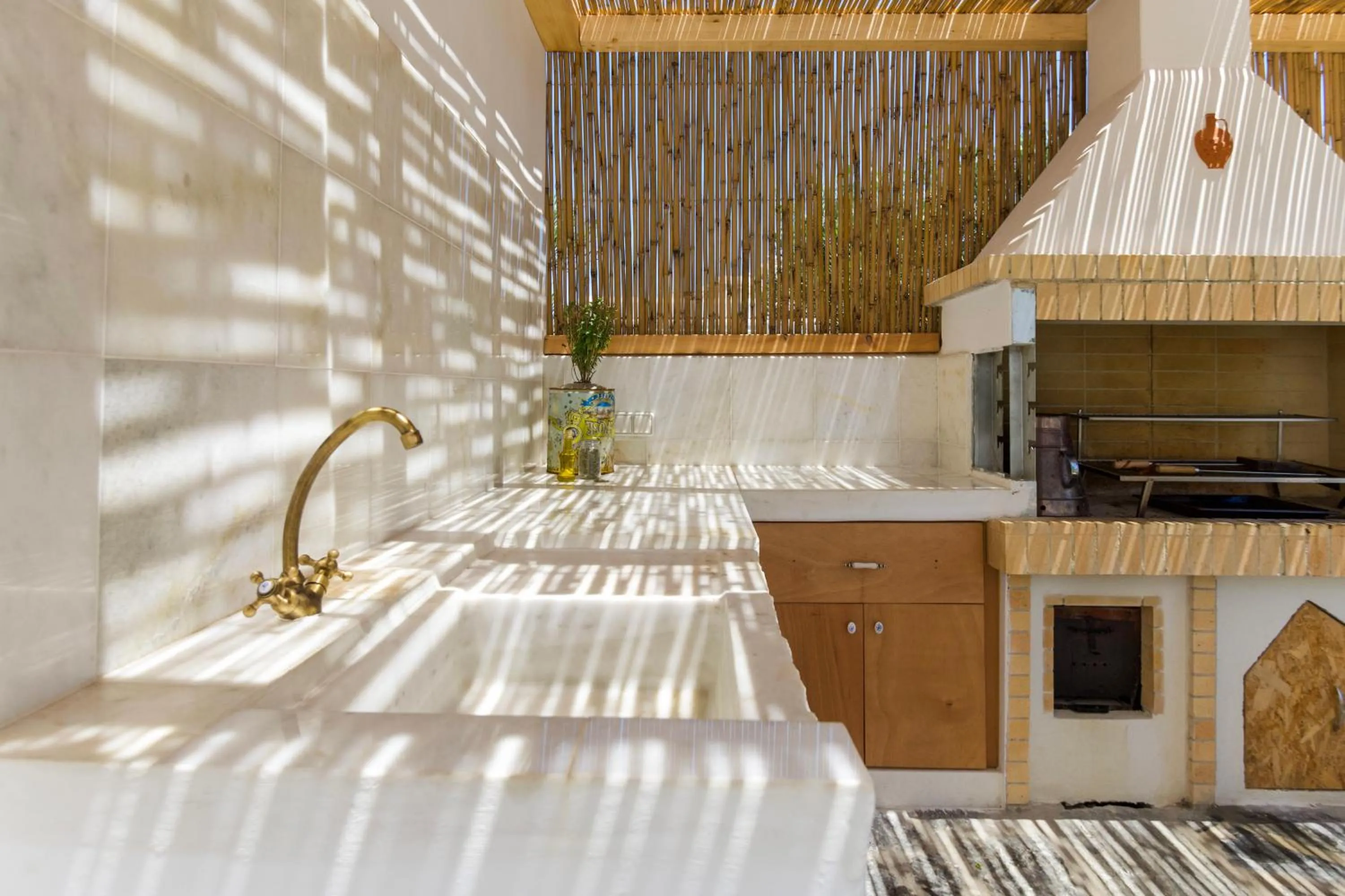 BBQ facilities in Crystal Dreams