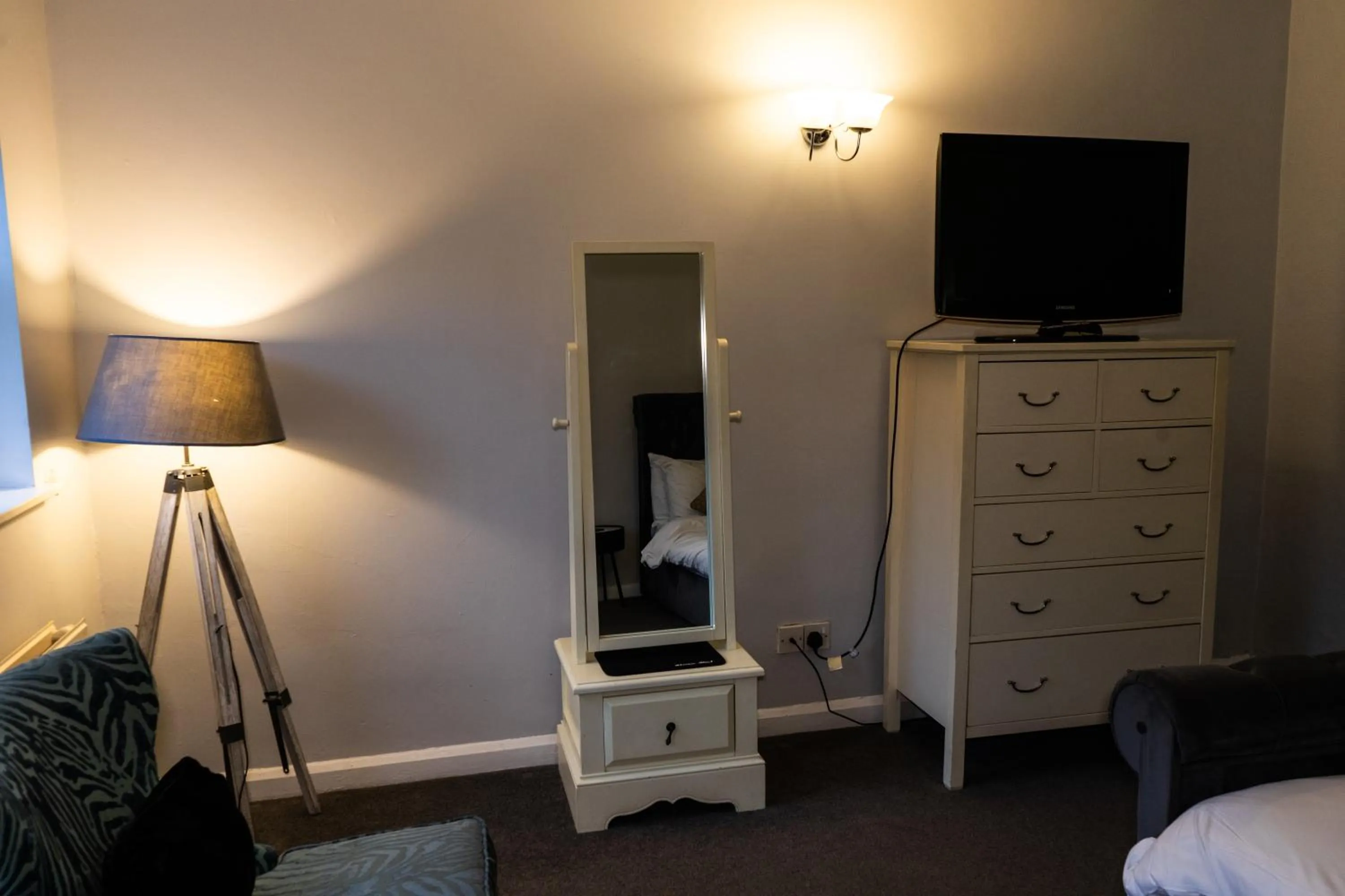 Bedroom in The lodge at Carlton tavern free parking