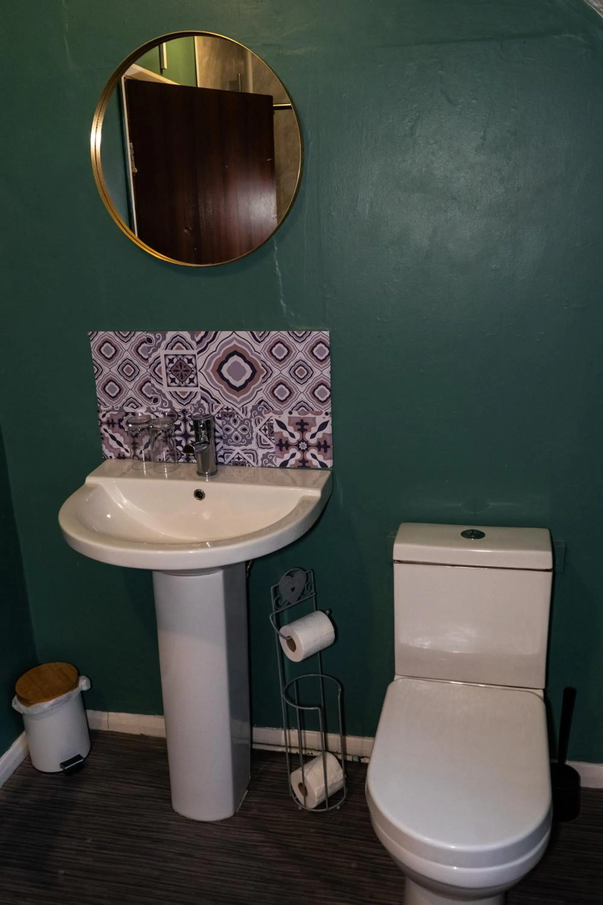 Bathroom in The lodge at Carlton tavern free parking