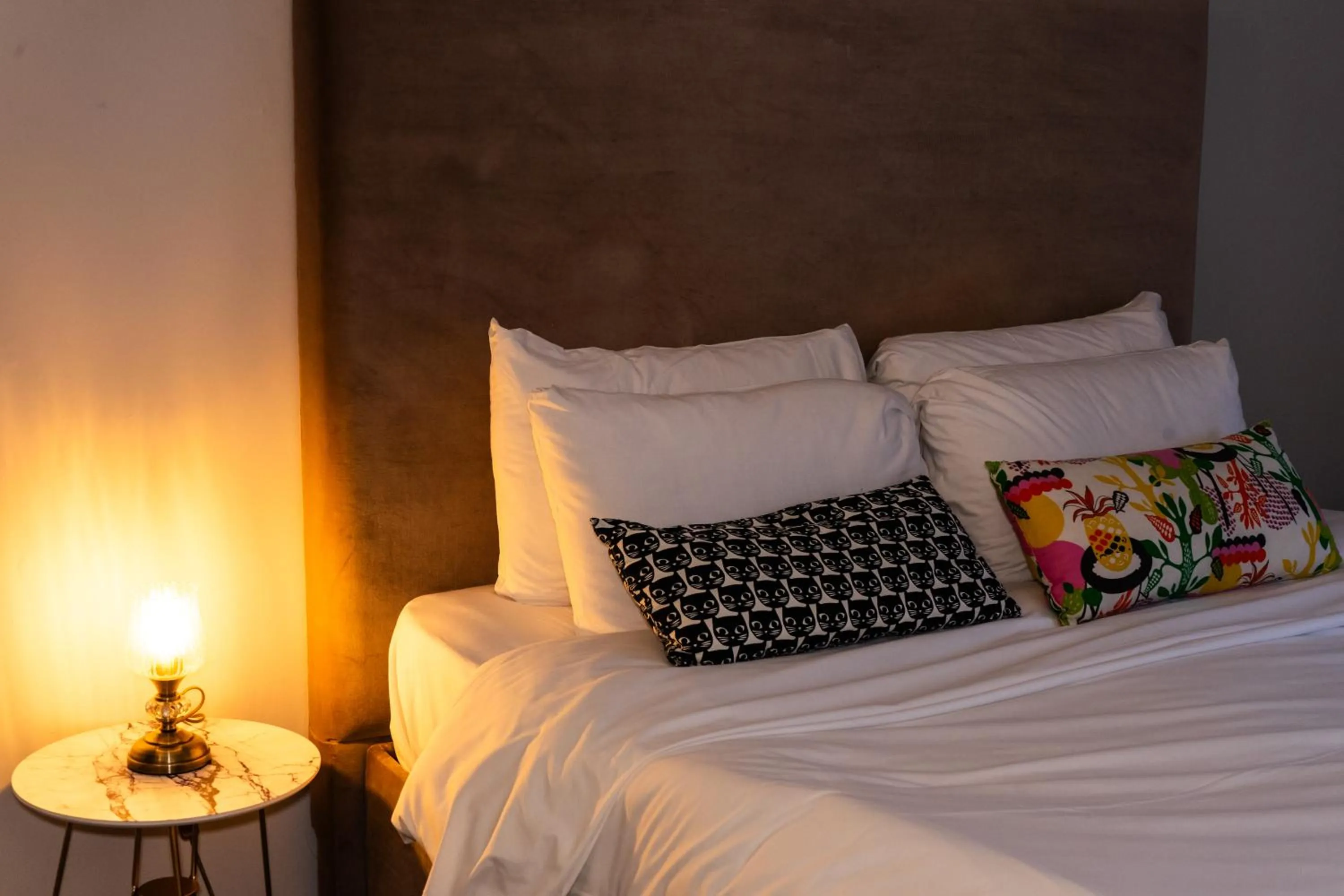 Bedroom, Bed in The lodge at Carlton tavern free parking