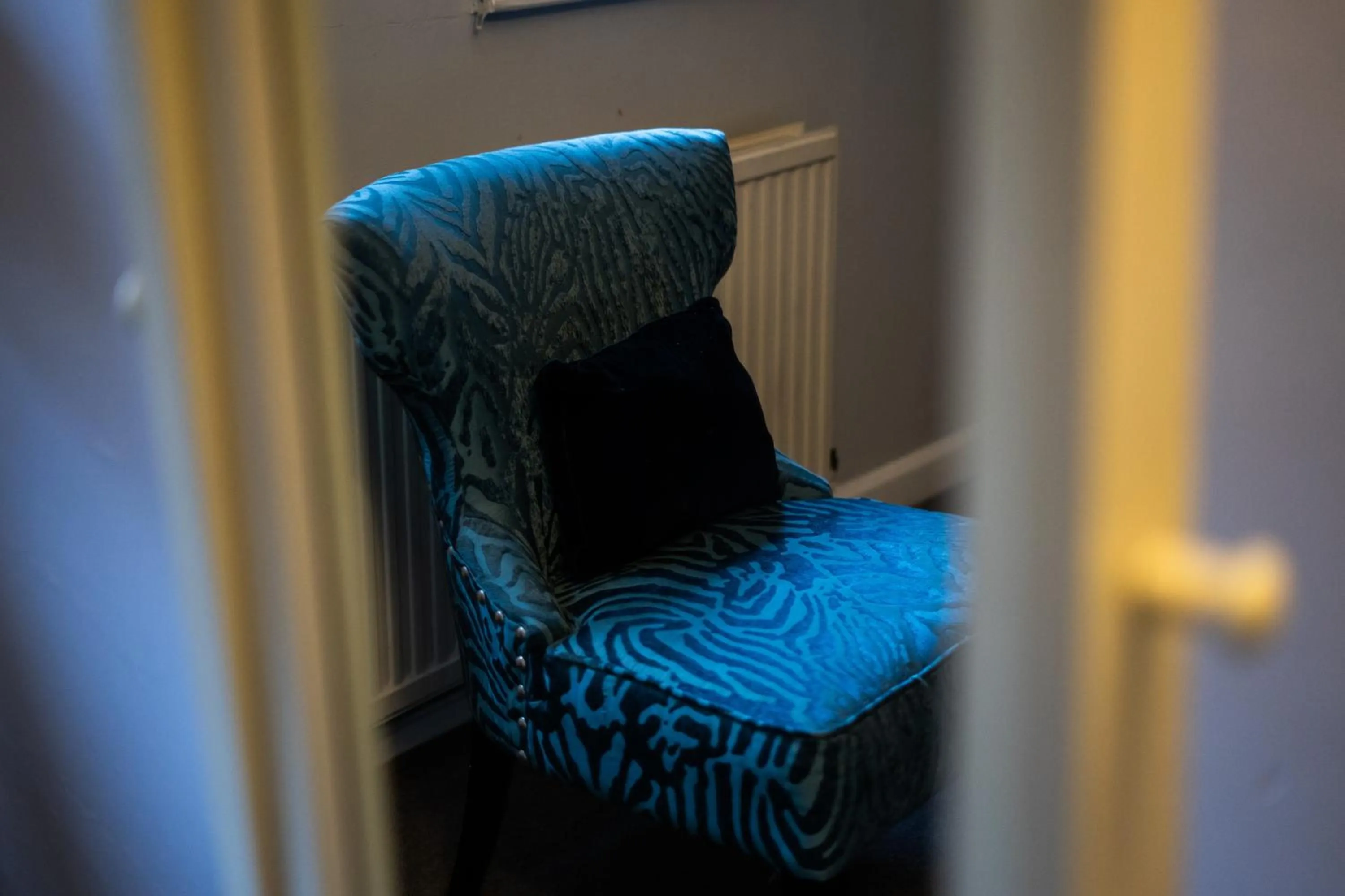 Seating area in The lodge at Carlton tavern free parking