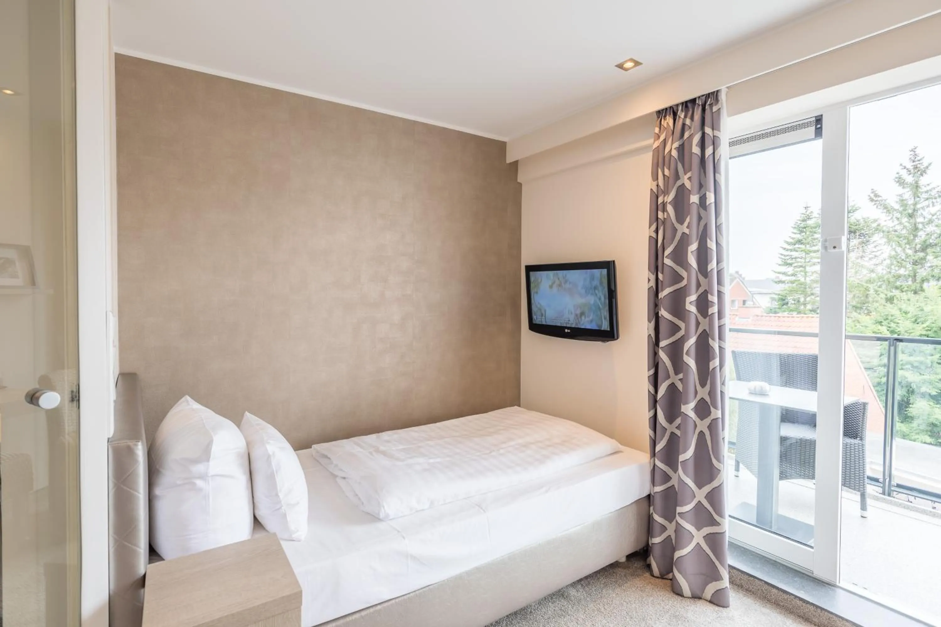 Photo of the whole room, Bed in Thomas Hotel Spa & Lifestyle