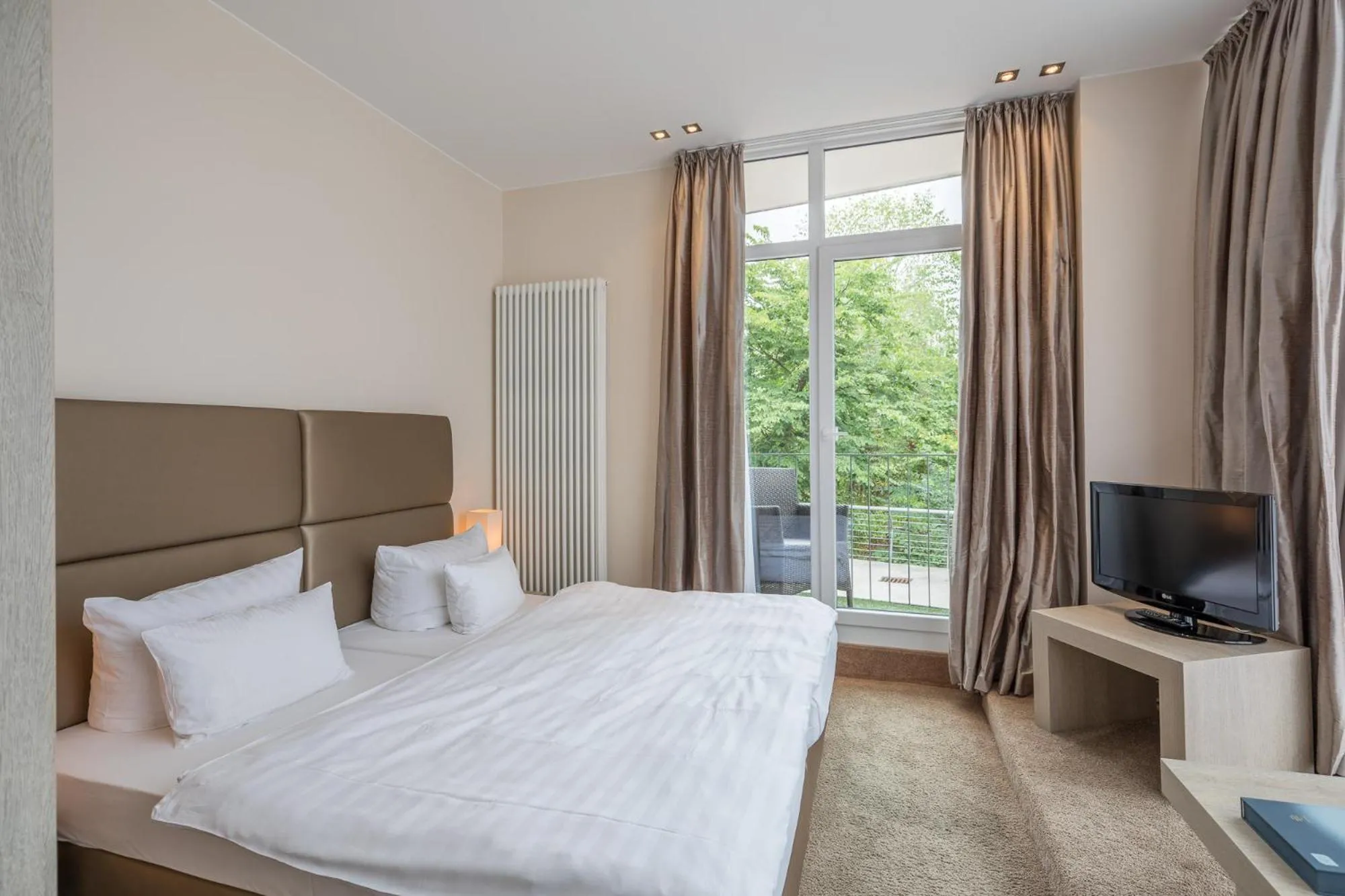 Photo of the whole room, Bed in Thomas Hotel Spa & Lifestyle