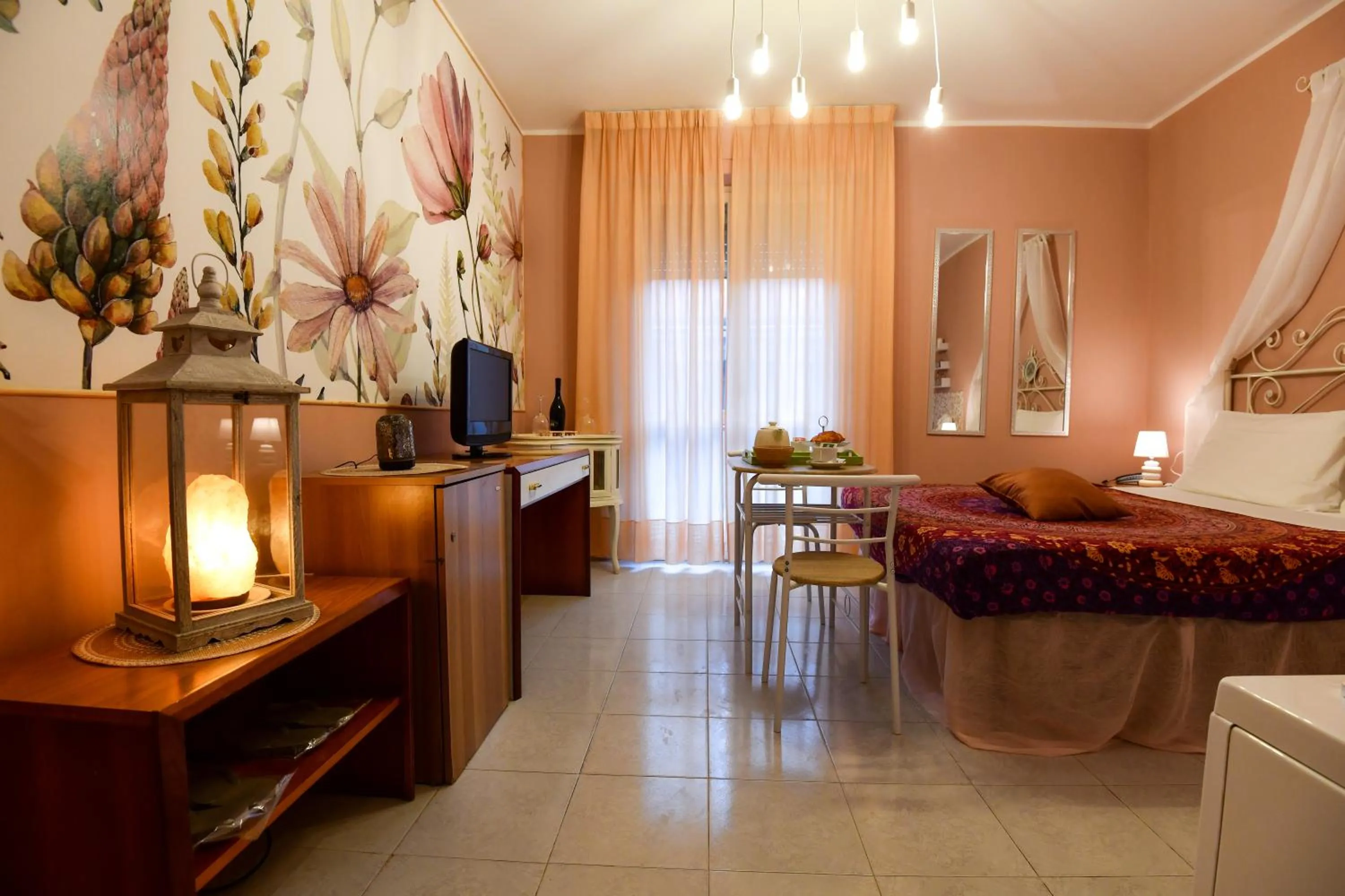 Hot Tub, Bed in Hotel Riva Etrusca