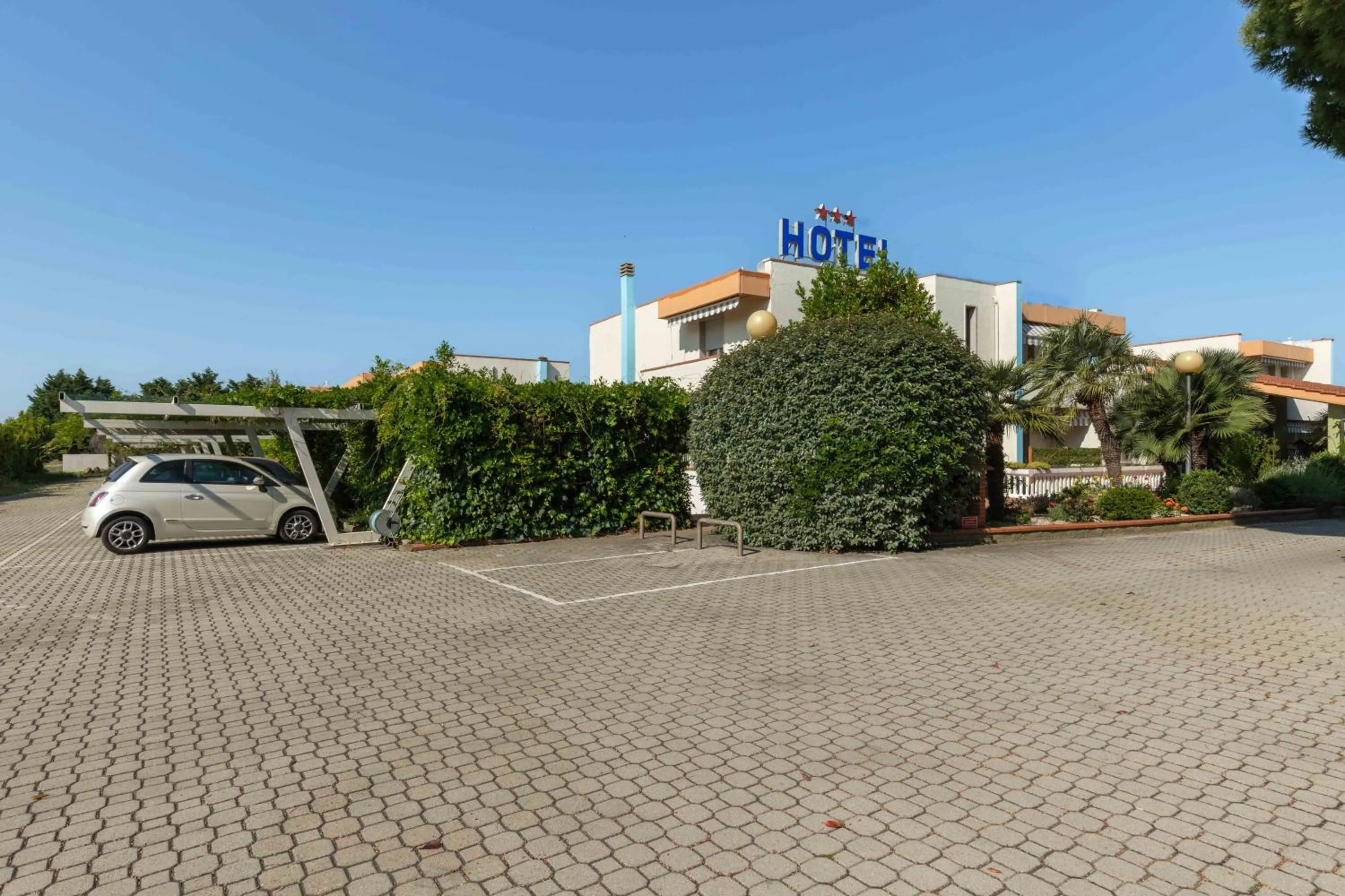 Parking in Hotel Riva Etrusca