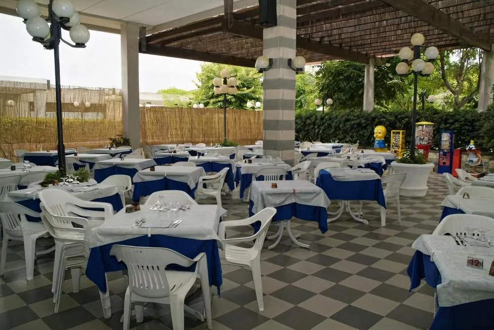 Restaurant/places to eat in Hotel Riva Etrusca