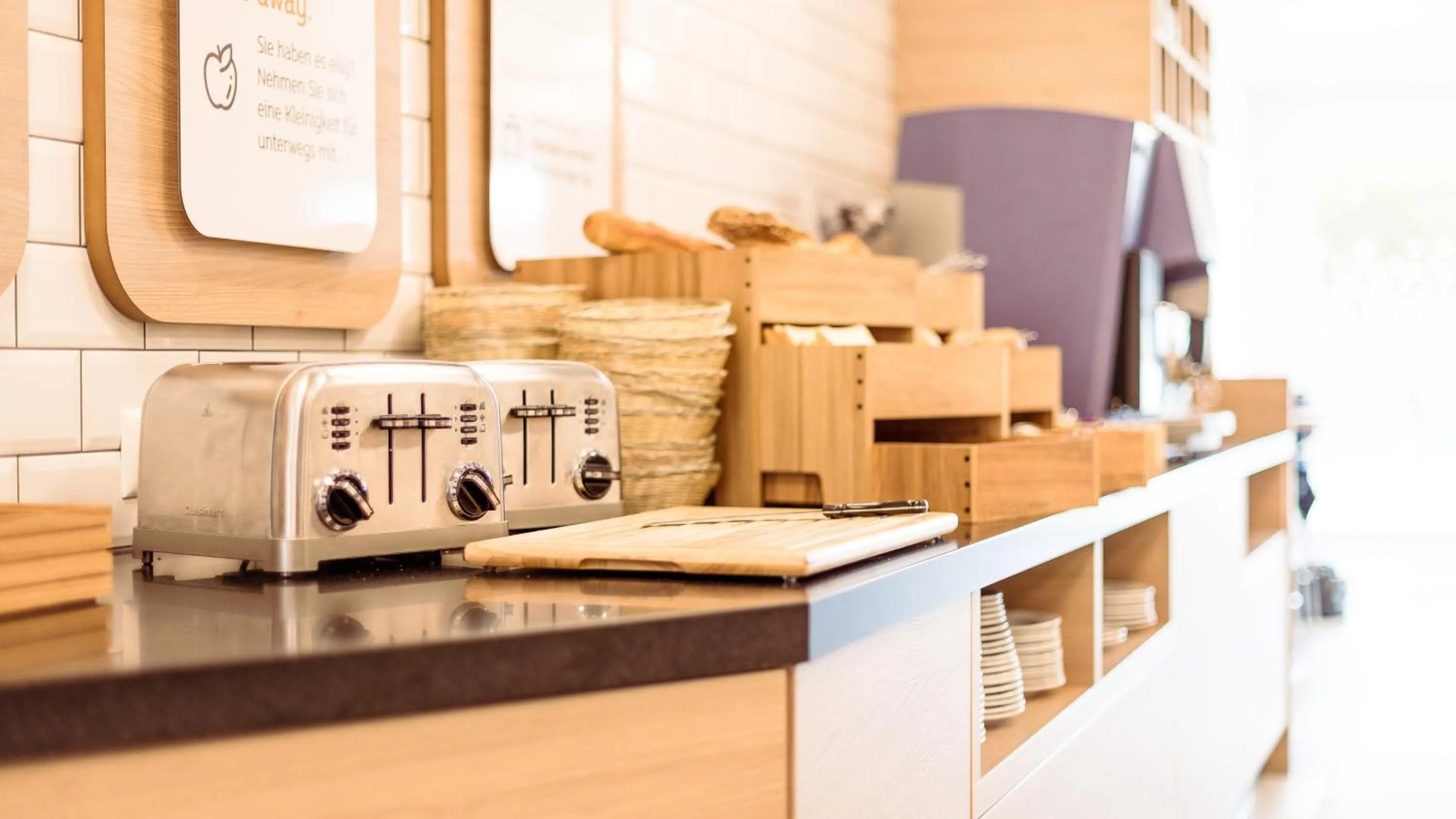 Restaurant/places to eat in Holiday Inn Express Luzern-Neuenkirch by IHG